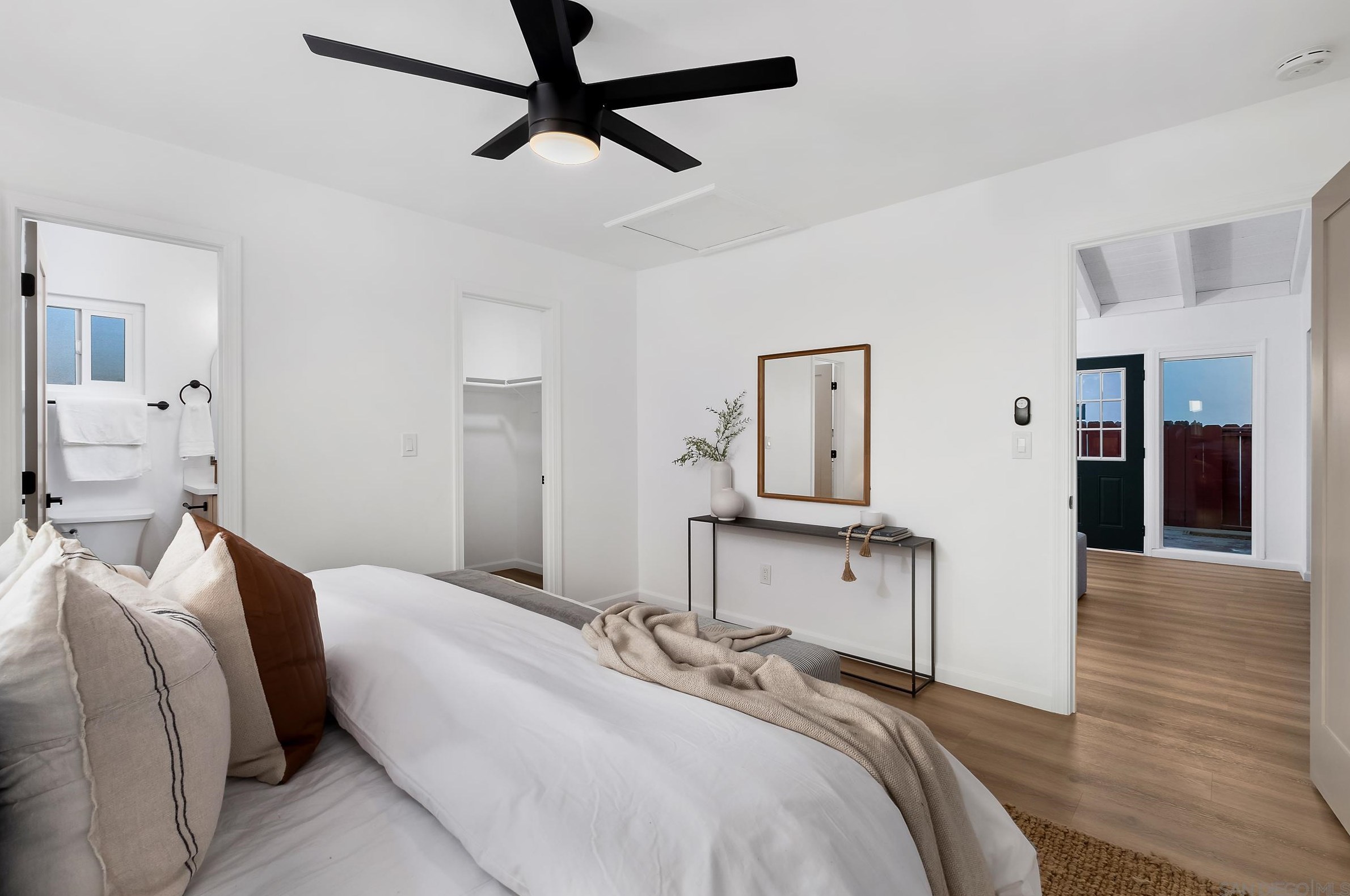 8685 Hebrides Dr, San Diego CA 92126-3314 exterior