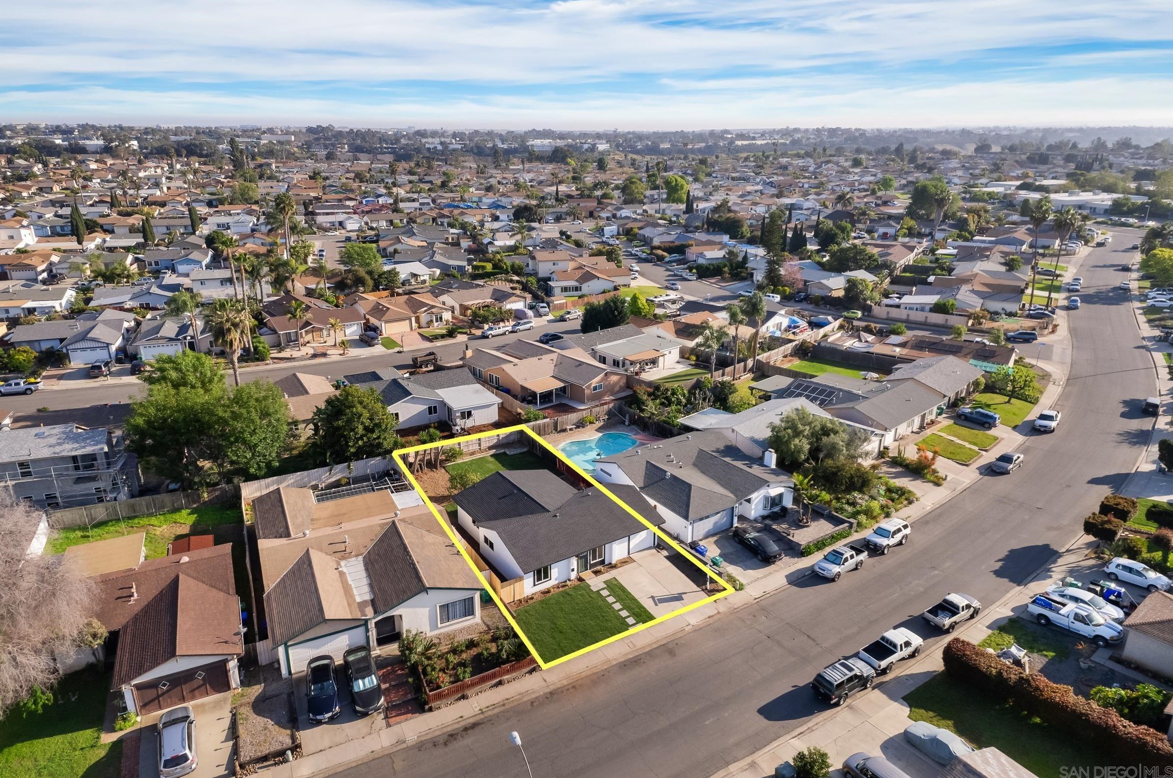 8685 Hebrides Dr, San Diego CA 92126-3314 exterior