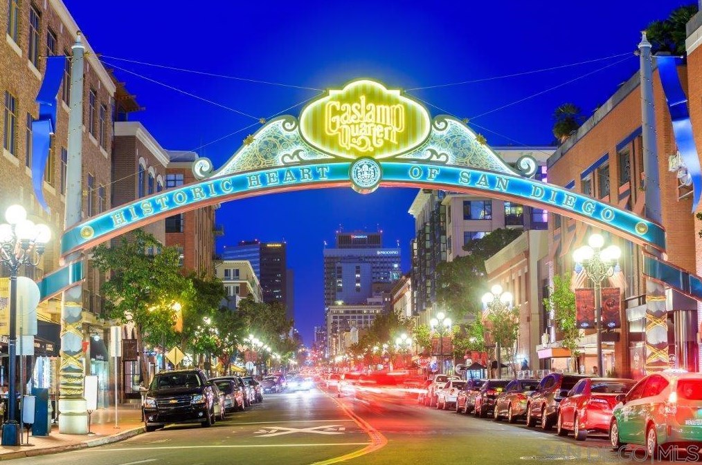 450 J St, San Diego CA  92101-6966 exterior