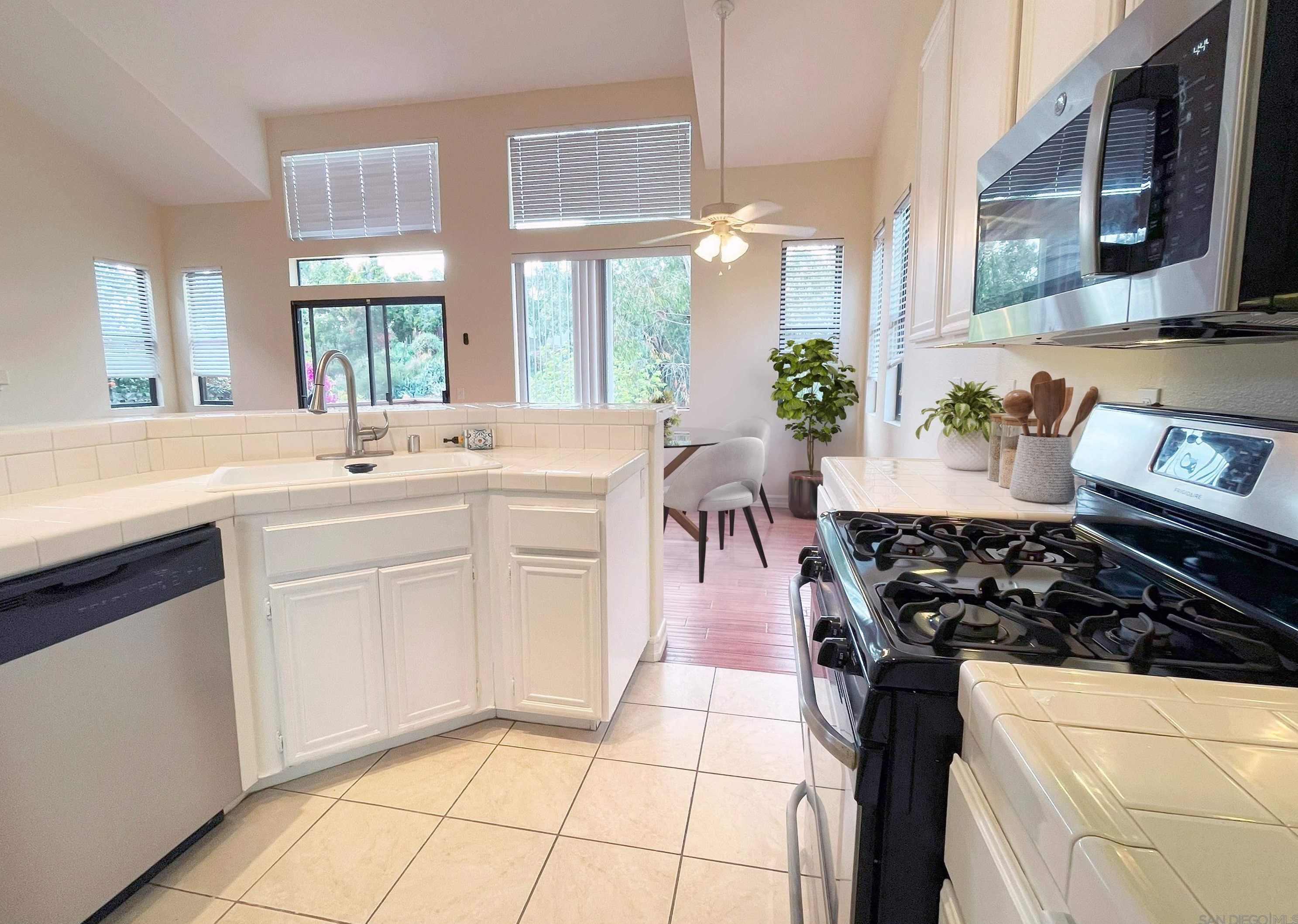 4571 54 St, San Diego CA 92105-3704 exterior