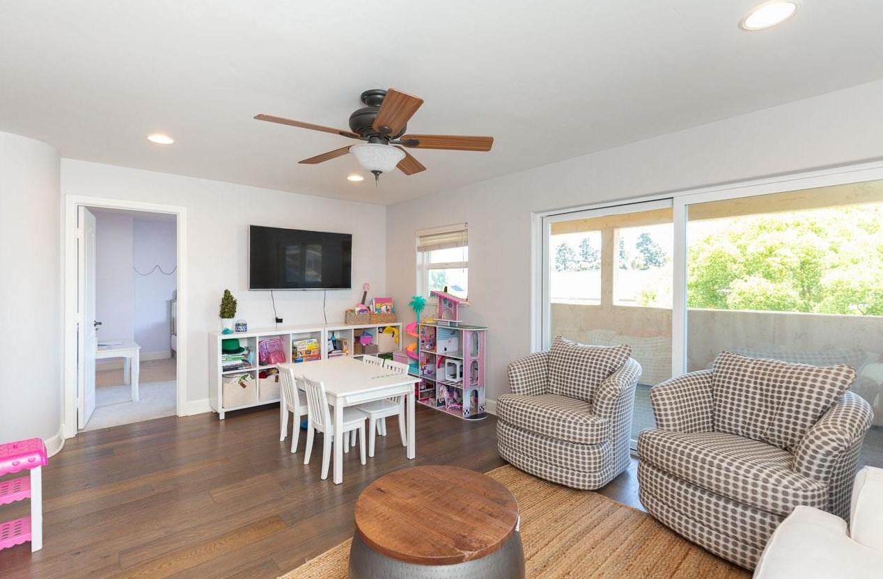 629 Adella Ln, San Diego CA 92118-2210 exterior