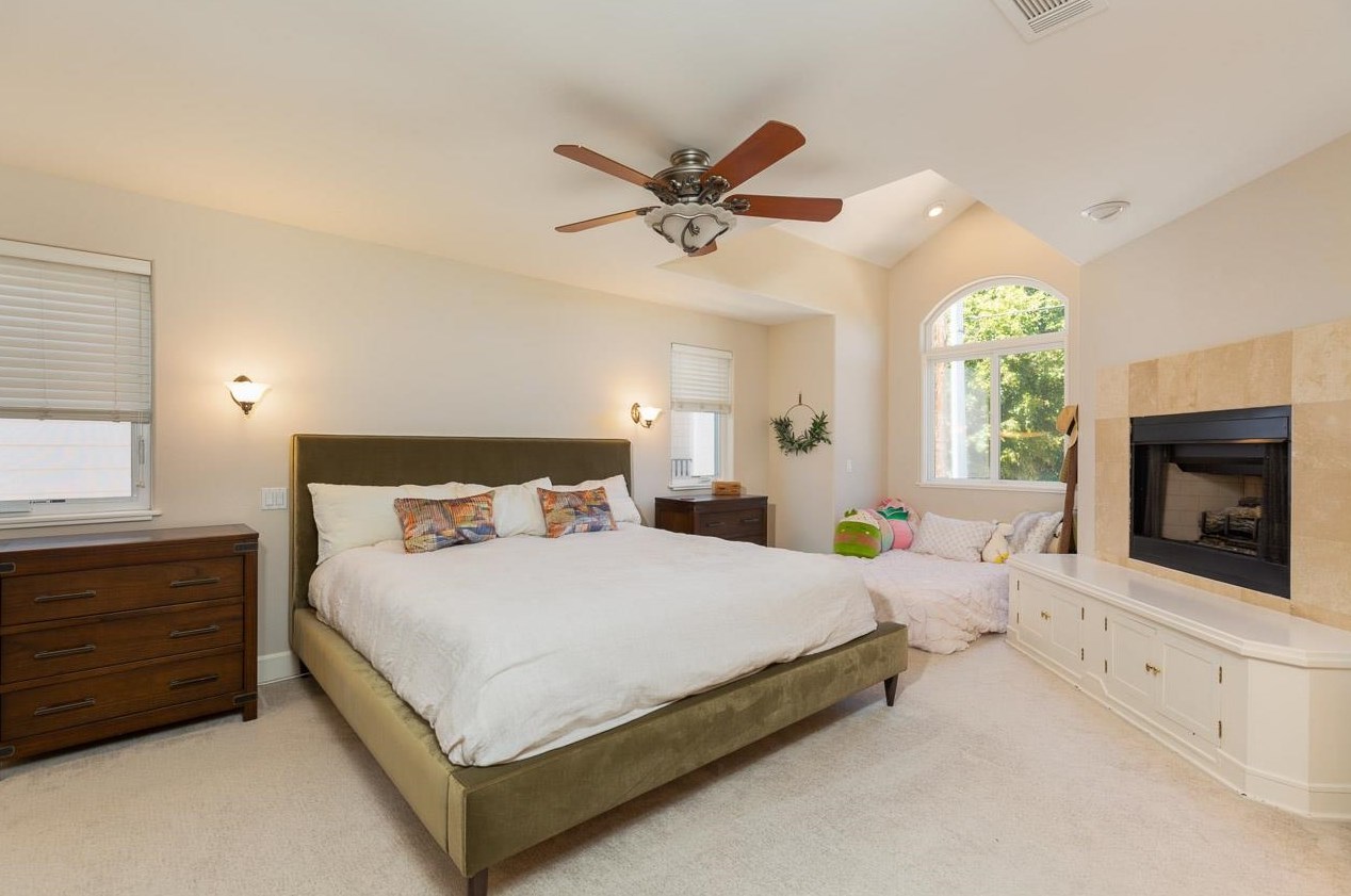 629 Adella Ln, San Diego CA 92118-2210 exterior