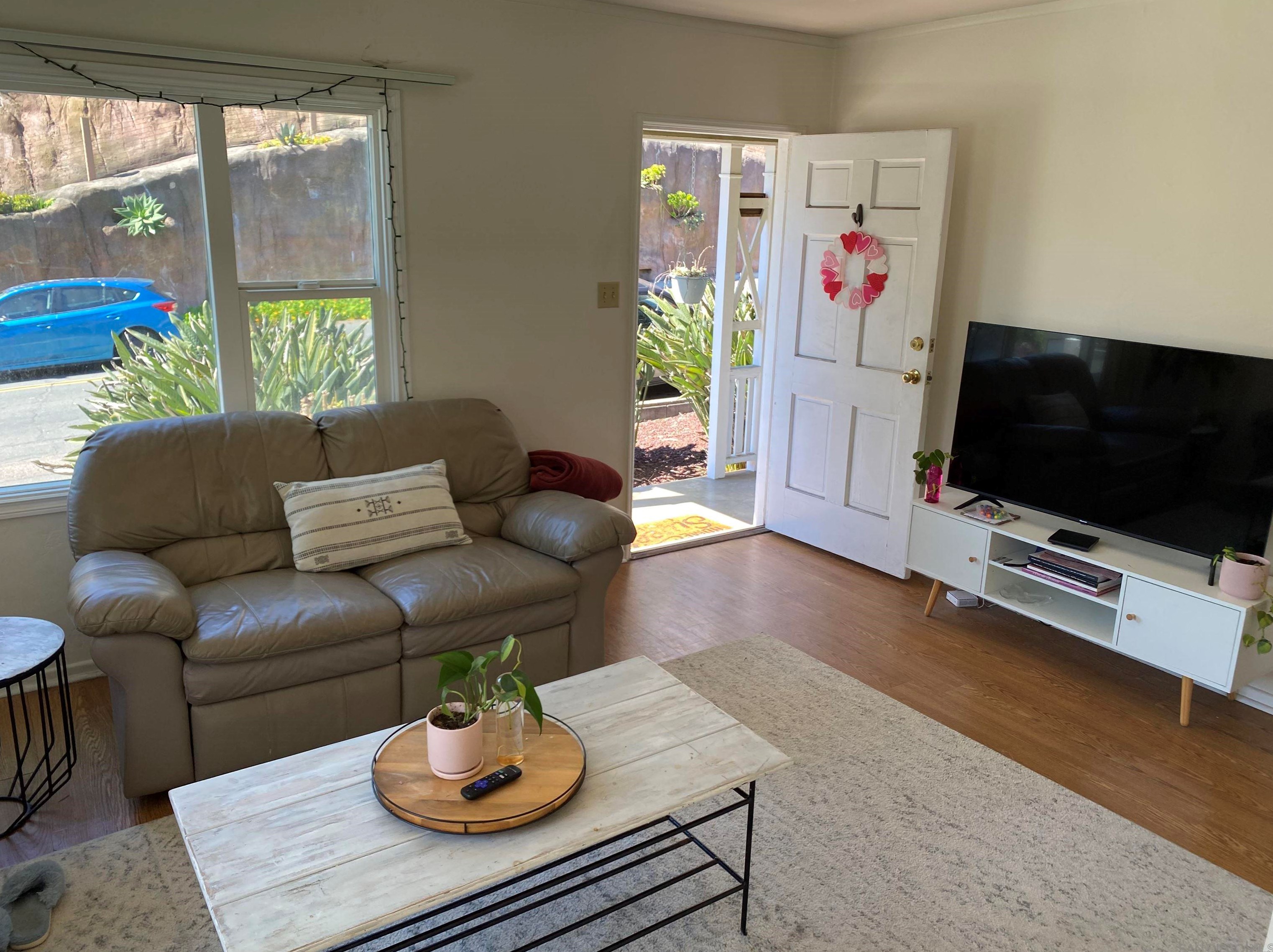 3296 Talbot St, San Diego CA 92106-2449 exterior