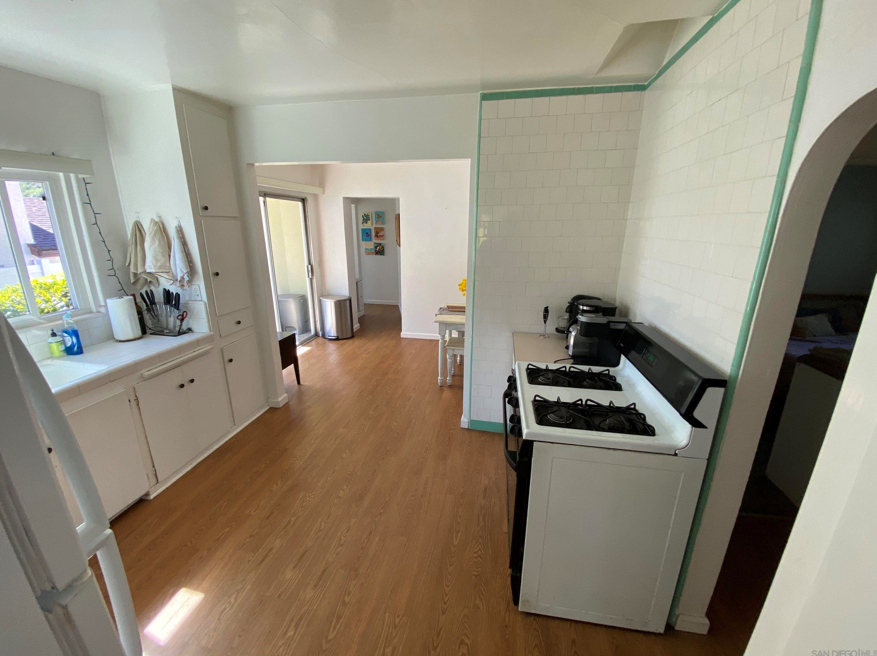 3296 Talbot St, San Diego CA 92106-2449 exterior