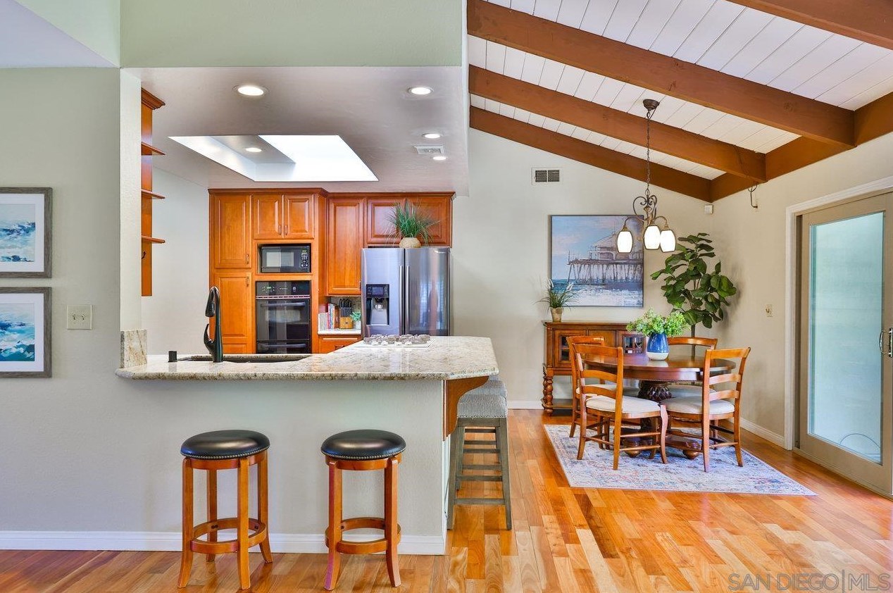 4956 Golfglen Rd, Bonita CA  91902-2512 exterior