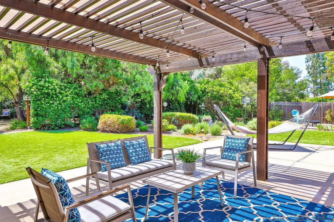 4956 Golfglen Rd, Bonita CA  91902-2512 exterior