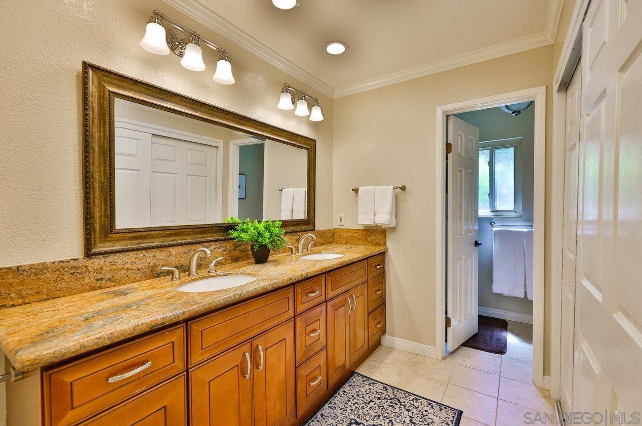 4956 Golfglen Rd, Bonita CA  91902-2512 exterior