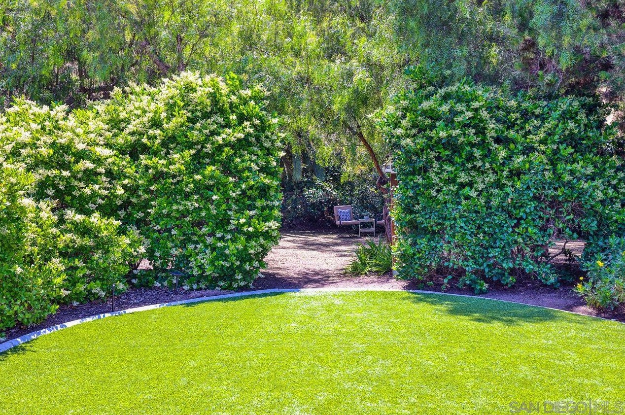 4956 Golfglen Rd, Bonita CA  91902-2512 exterior