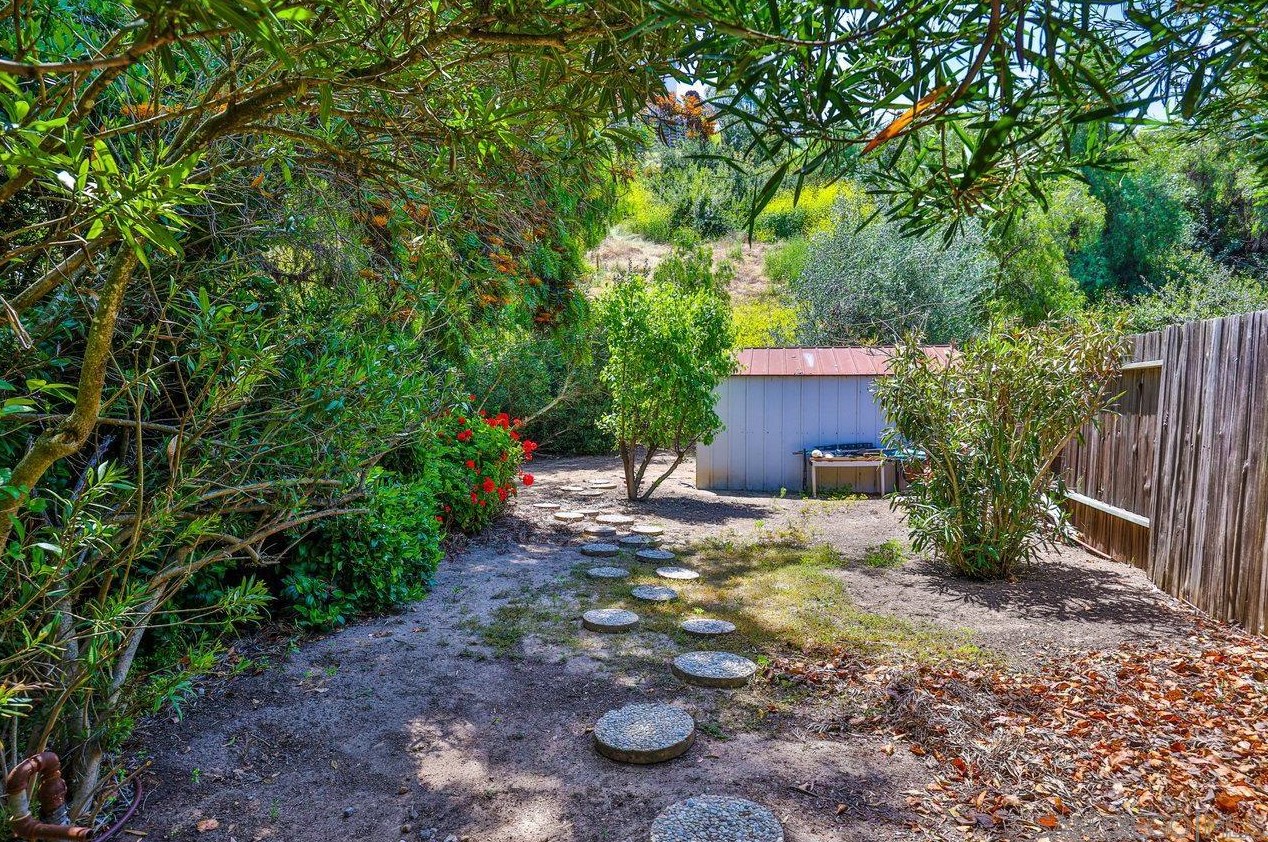 4956 Golfglen Rd, Bonita CA  91902-2512 exterior