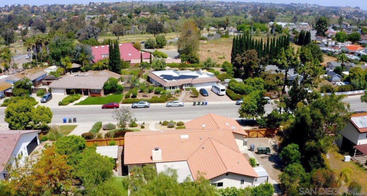 4956 Golfglen Rd, Bonita CA  91902-2512 exterior