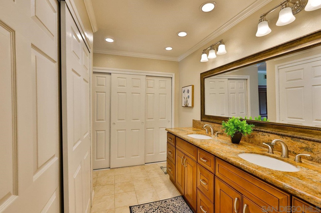 4956 Golfglen Rd, Bonita CA  91902-2512 exterior