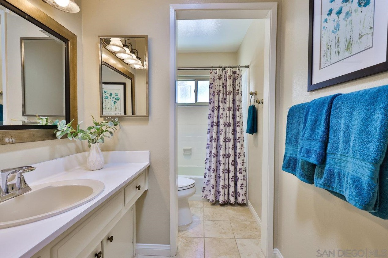 4956 Golfglen Rd, Bonita CA  91902-2512 exterior