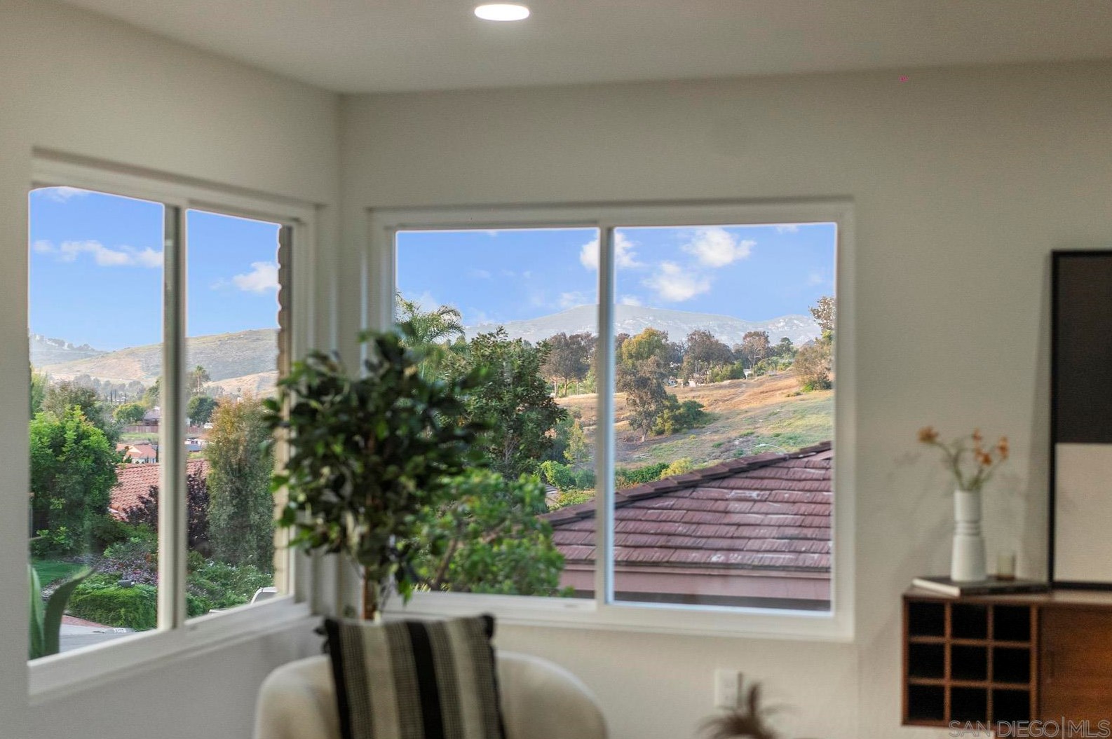 5512 Horse Ridge Way, Bonita CA  91902-2810 exterior