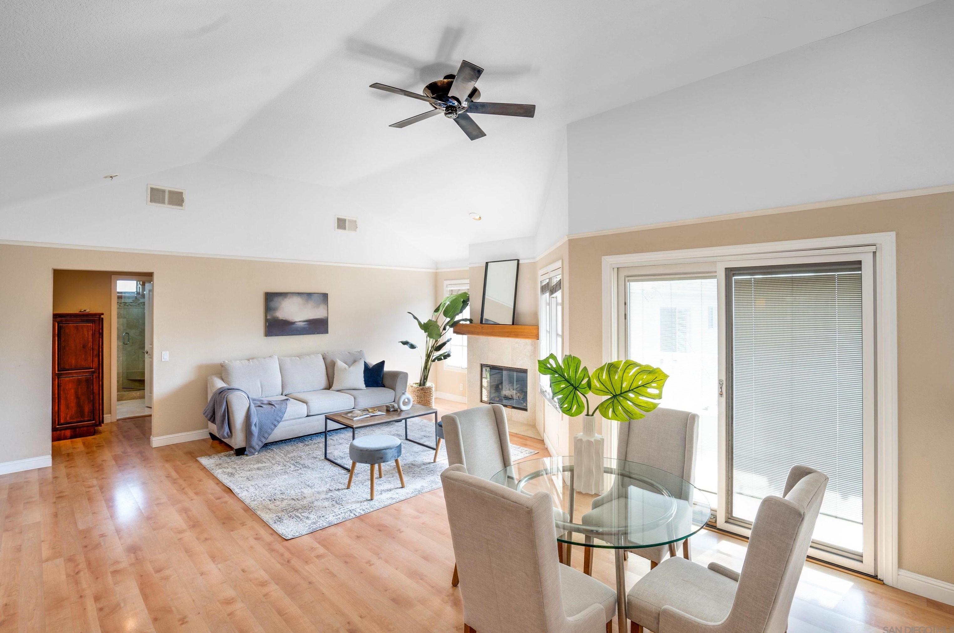 889 Felspar St, San Diego CA  92109-2716 exterior