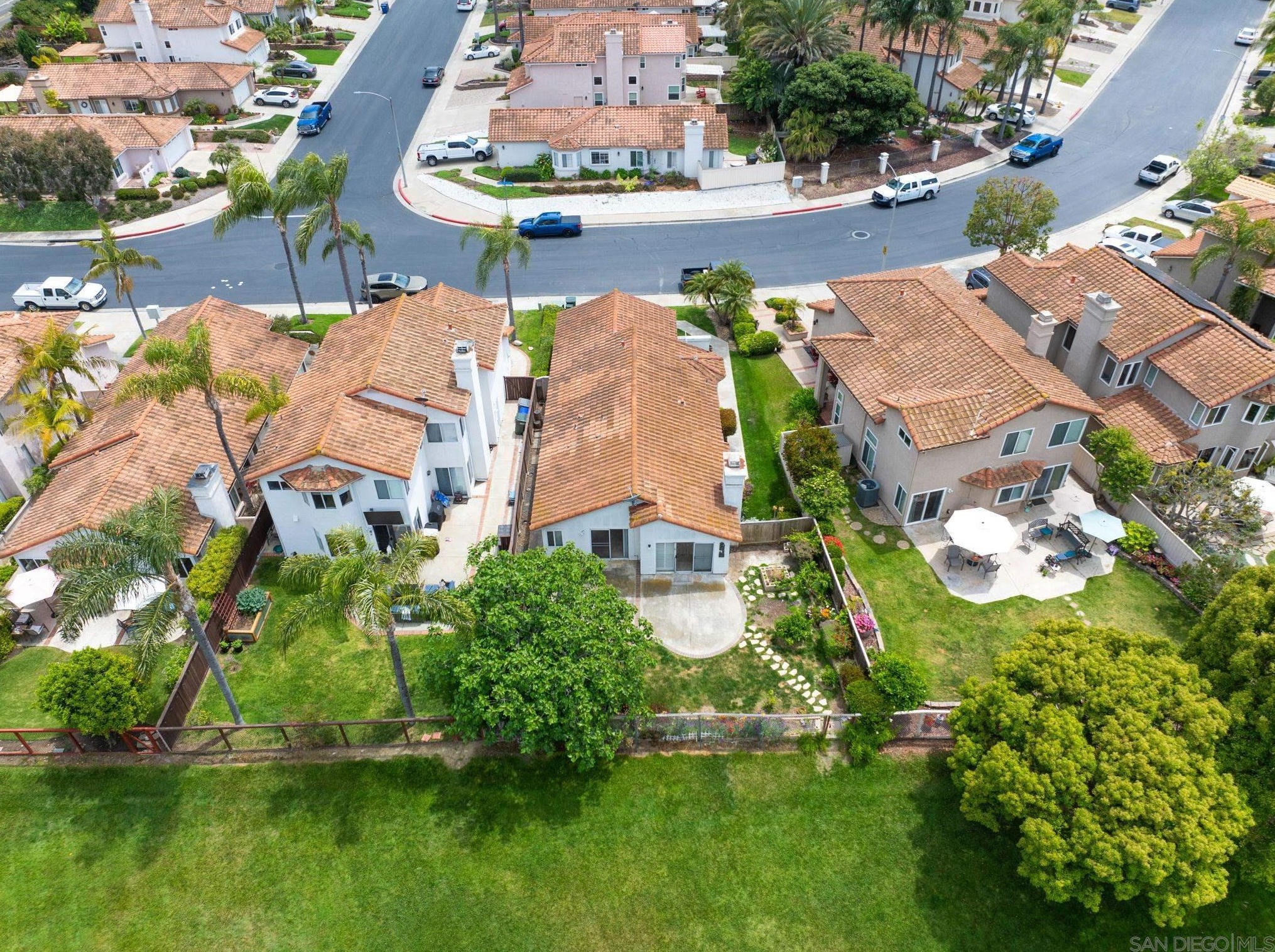 2016 Redwood Crst, Vista CA 92081-7337 exterior