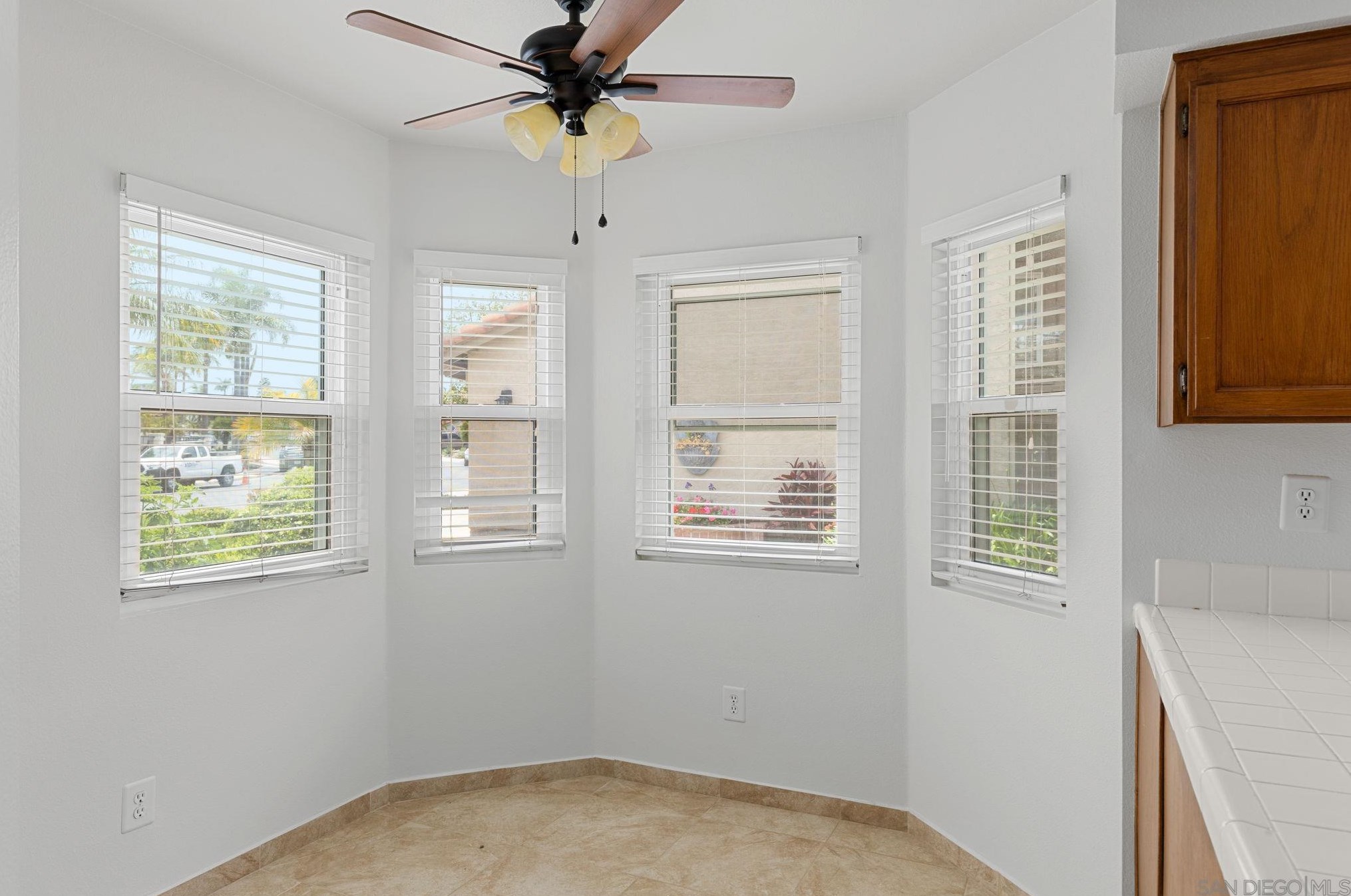 2016 Redwood Crst, Vista CA 92081-7337 exterior