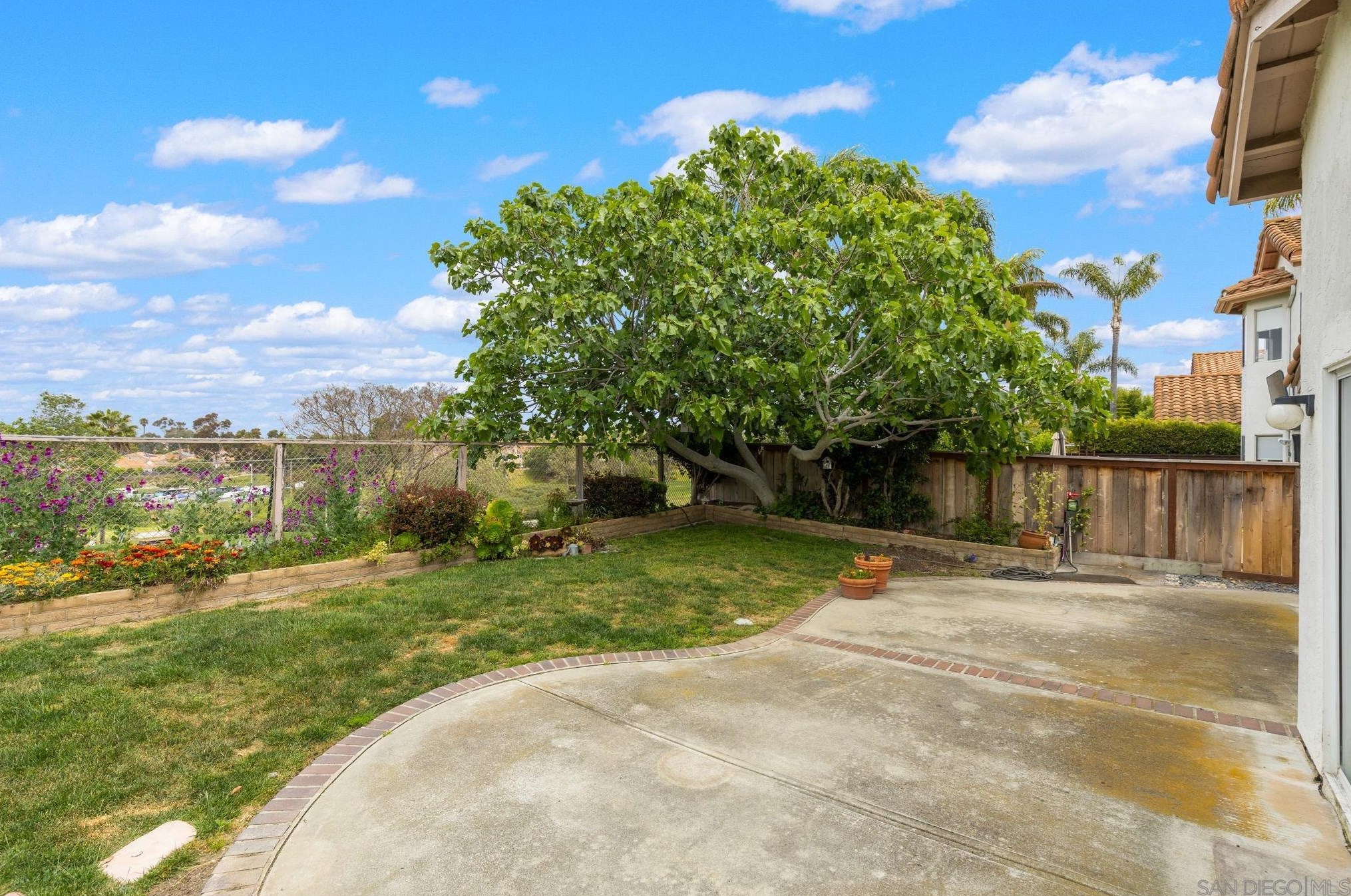 2016 Redwood Crst, Vista CA 92081-7337 exterior