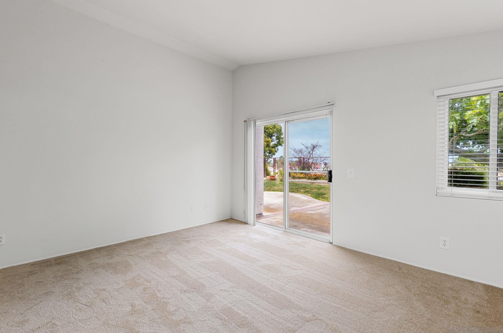 2016 Redwood Crst, Vista CA 92081-7337 exterior