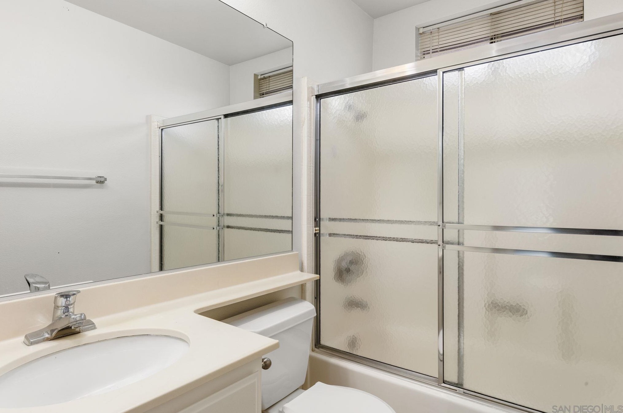 2016 Redwood Crst, Vista CA 92081-7337 exterior