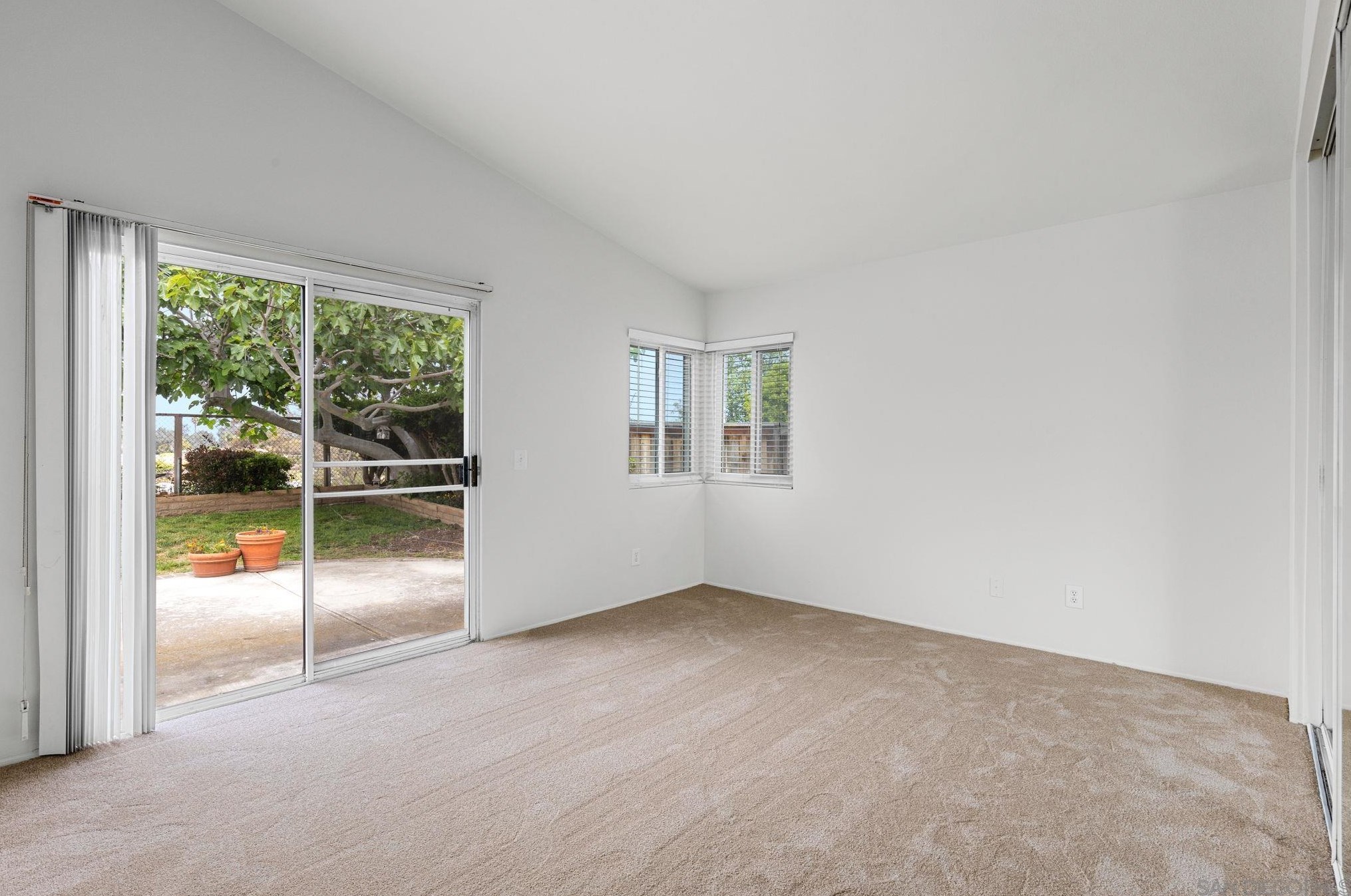 2016 Redwood Crst, Vista CA 92081-7337 exterior