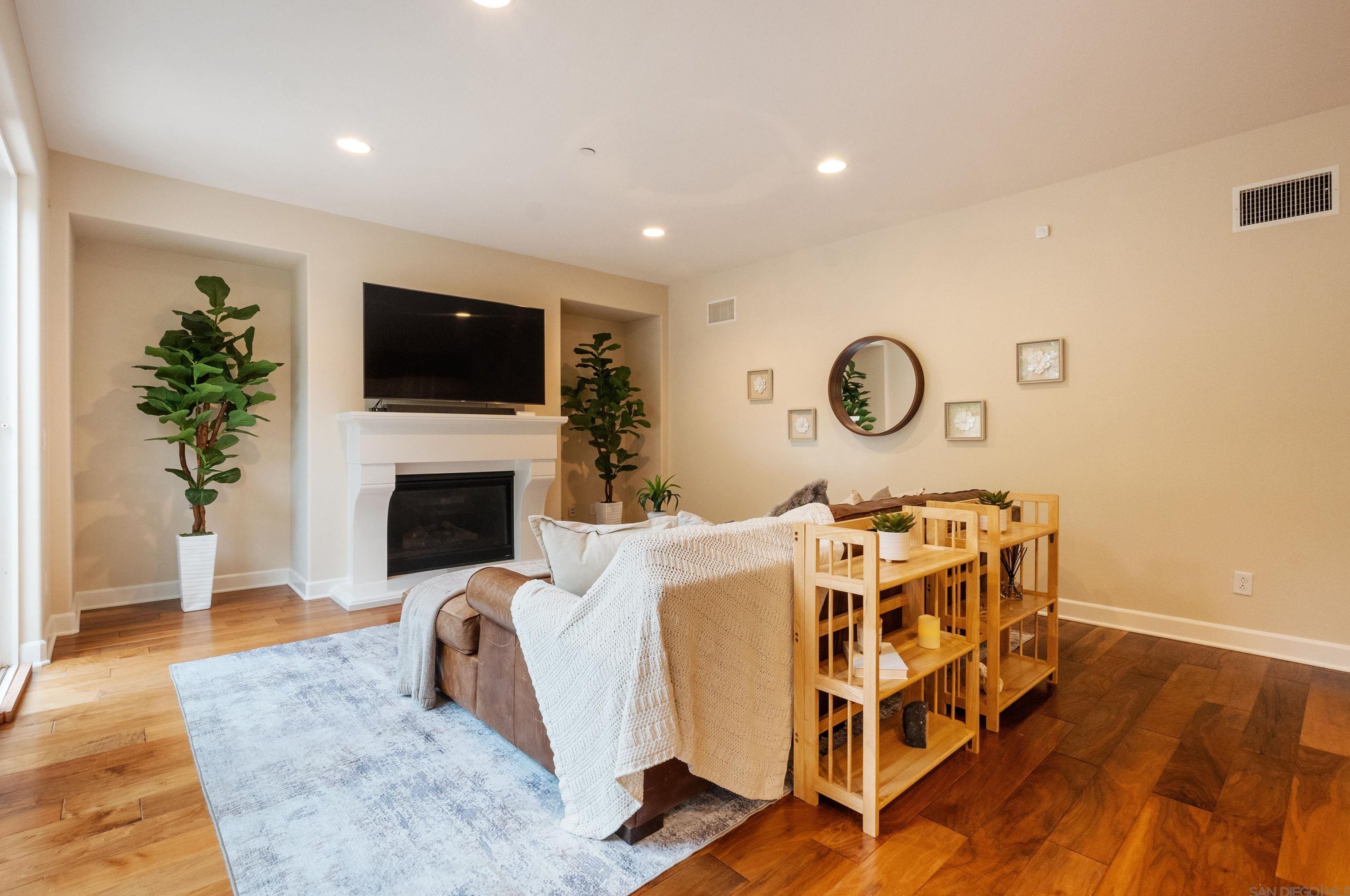 7850 Chadamy Way, San Diego CA  92130-5678 exterior