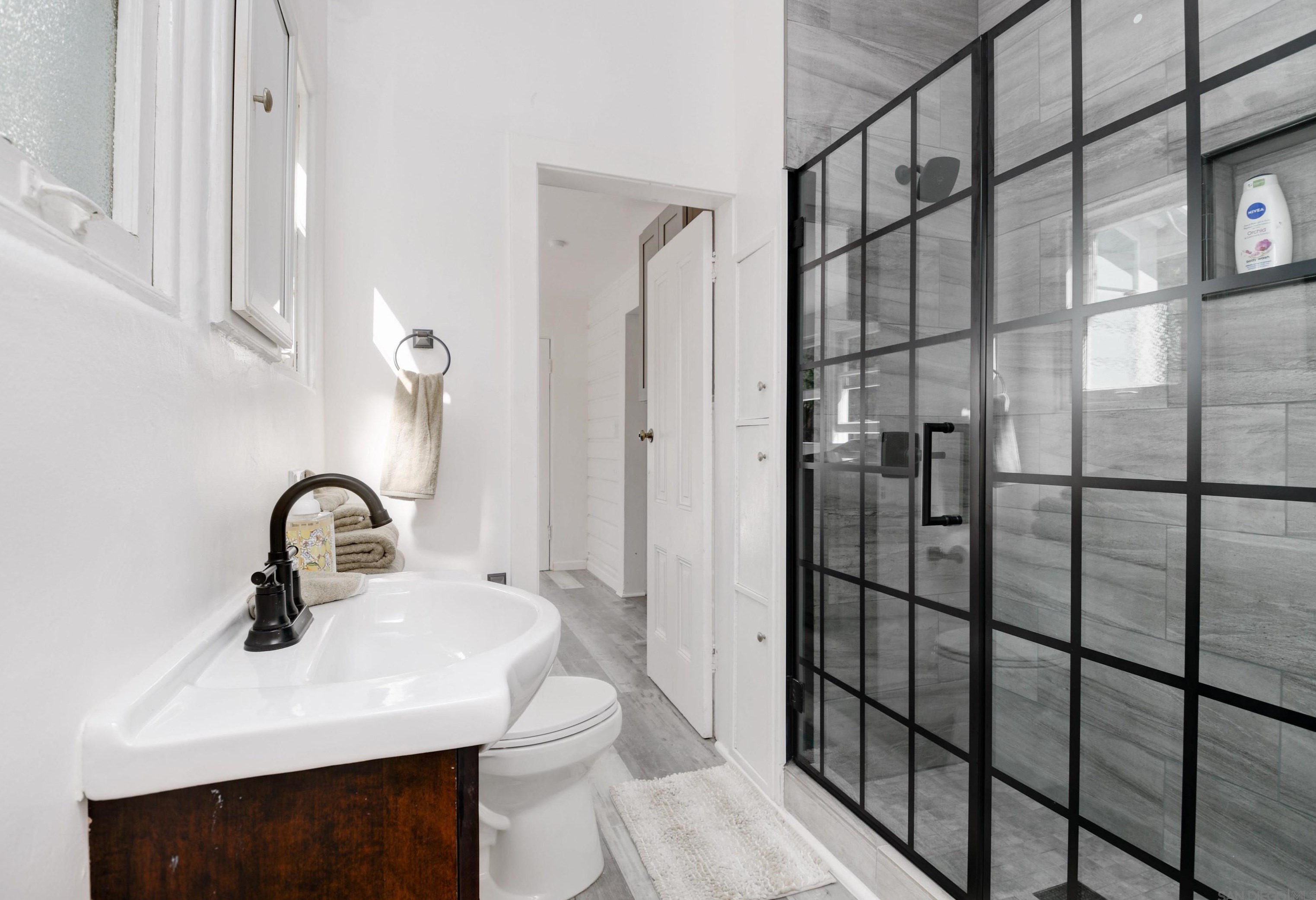 870 D Ave, San Diego CA 92118-1759 exterior