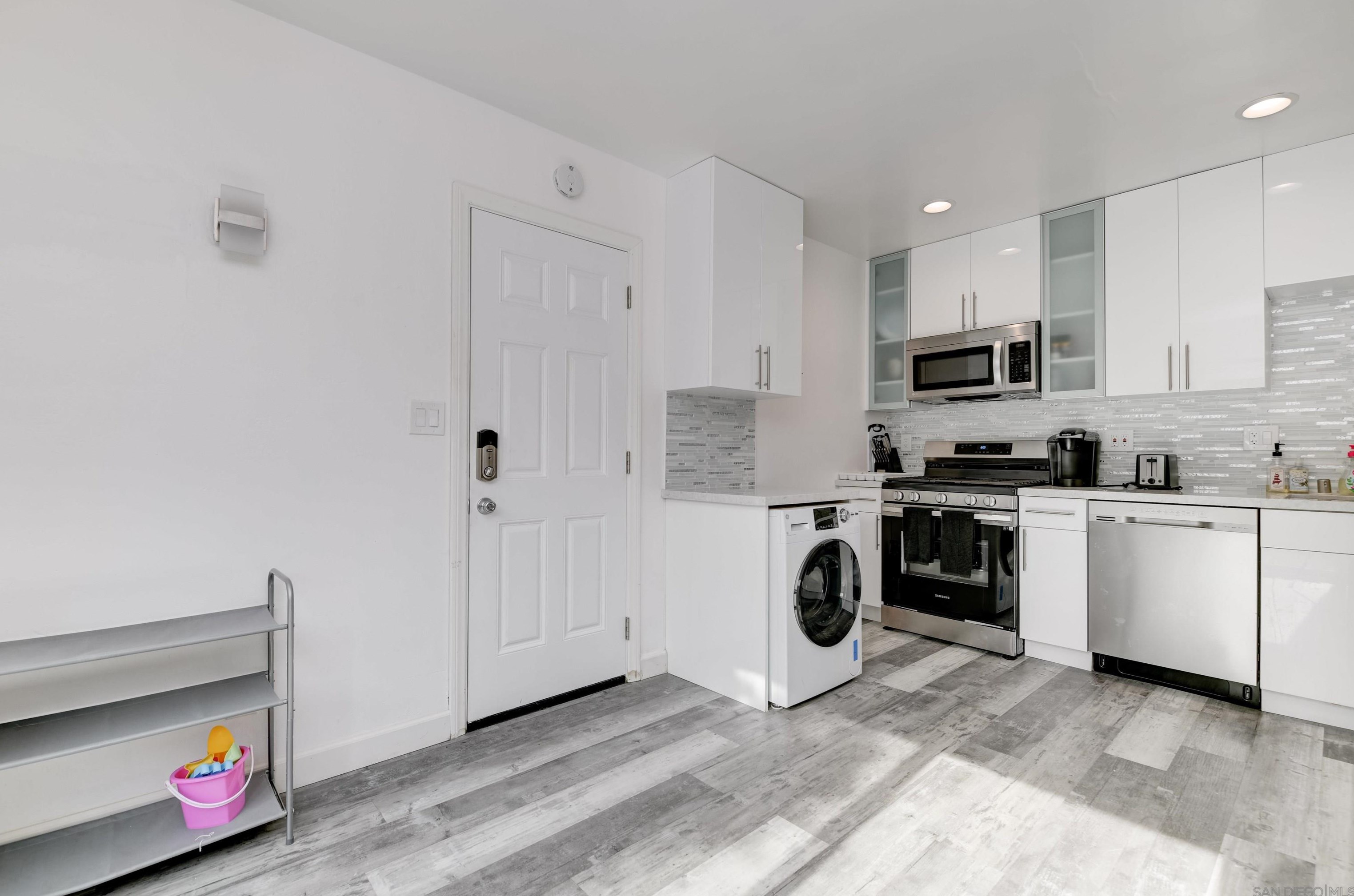 870 D Ave, San Diego CA 92118-1759 exterior