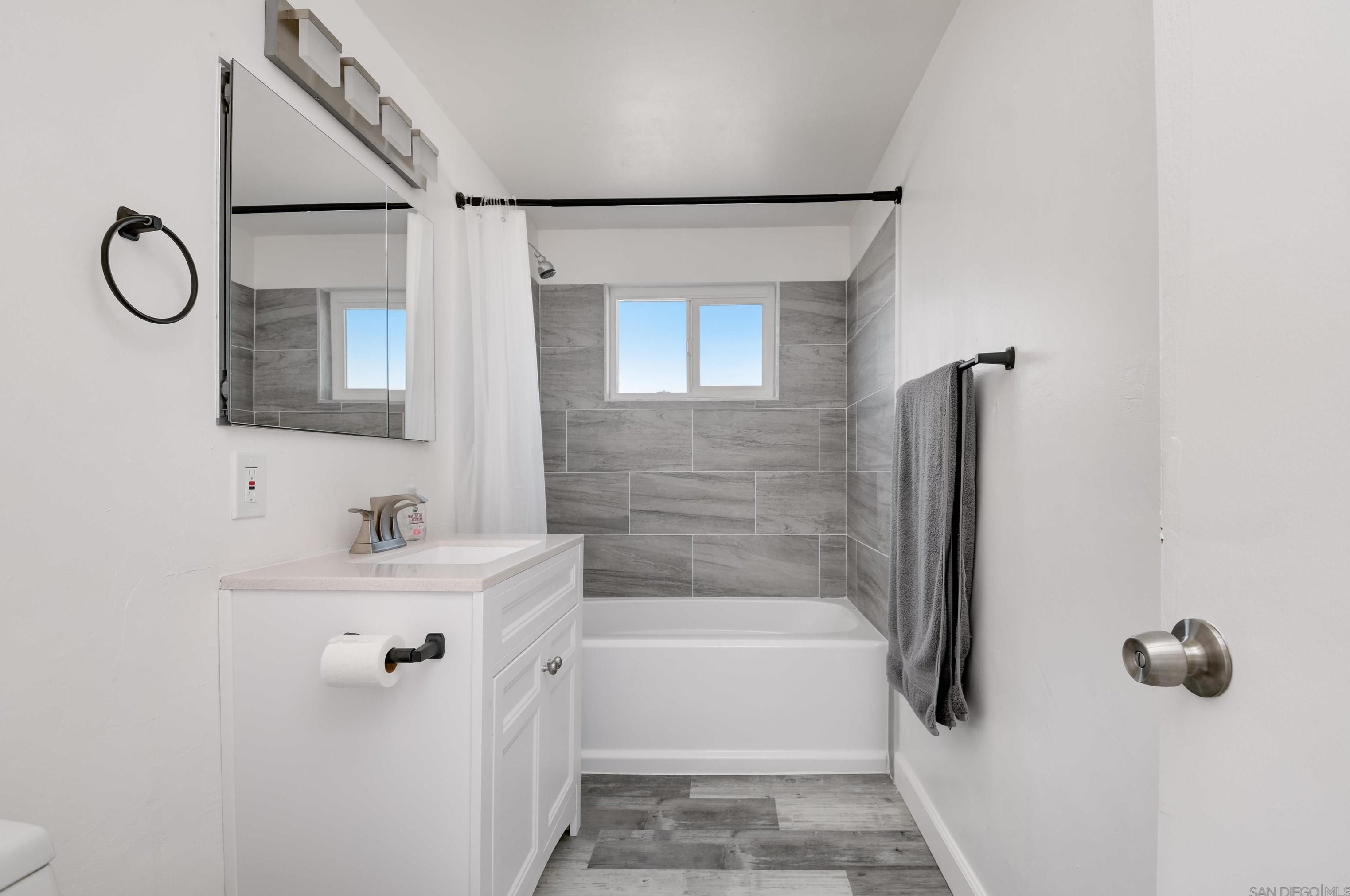 870 D Ave, San Diego CA 92118-1759 exterior