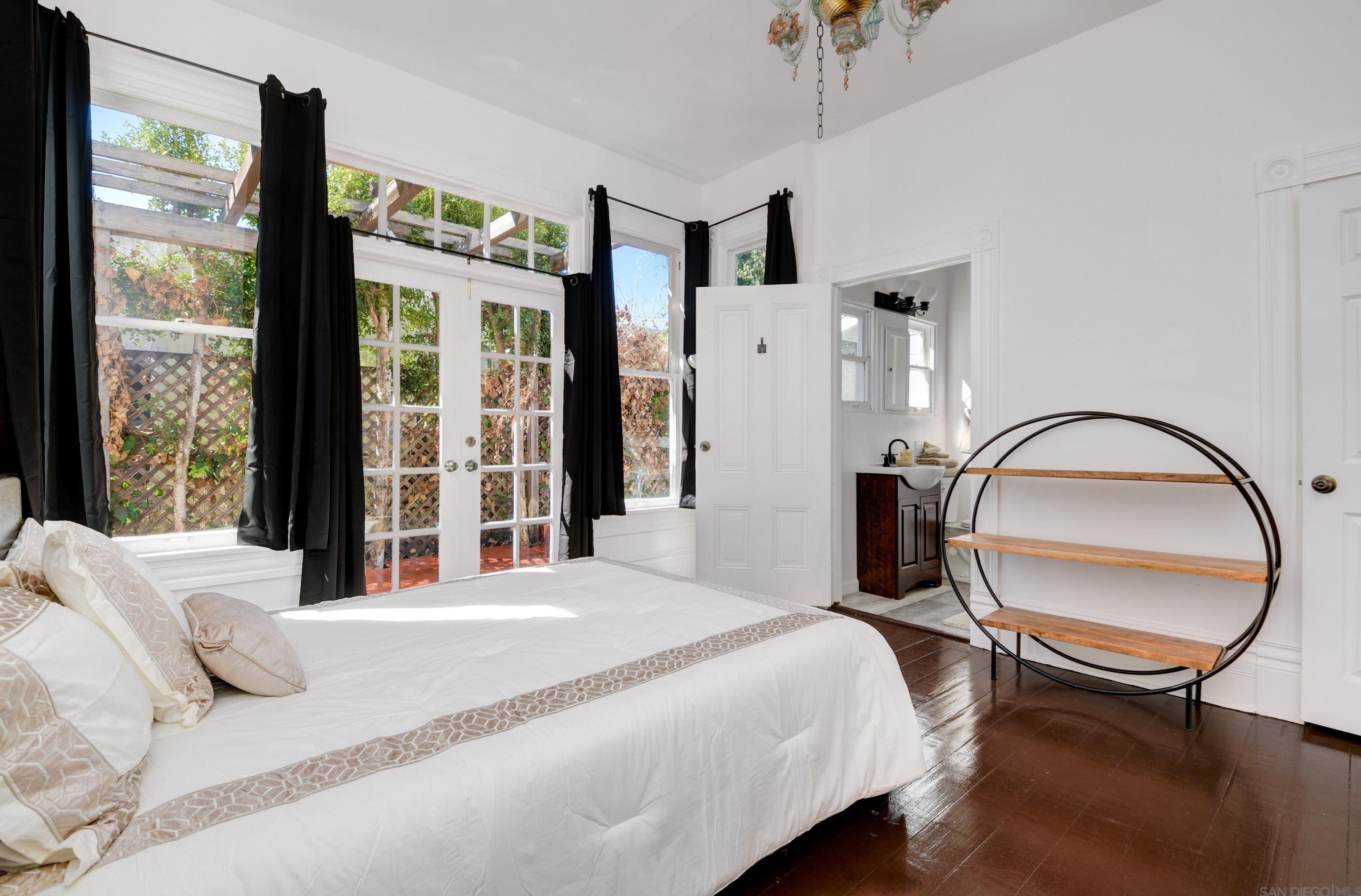 870 D Ave, San Diego CA 92118-1759 exterior