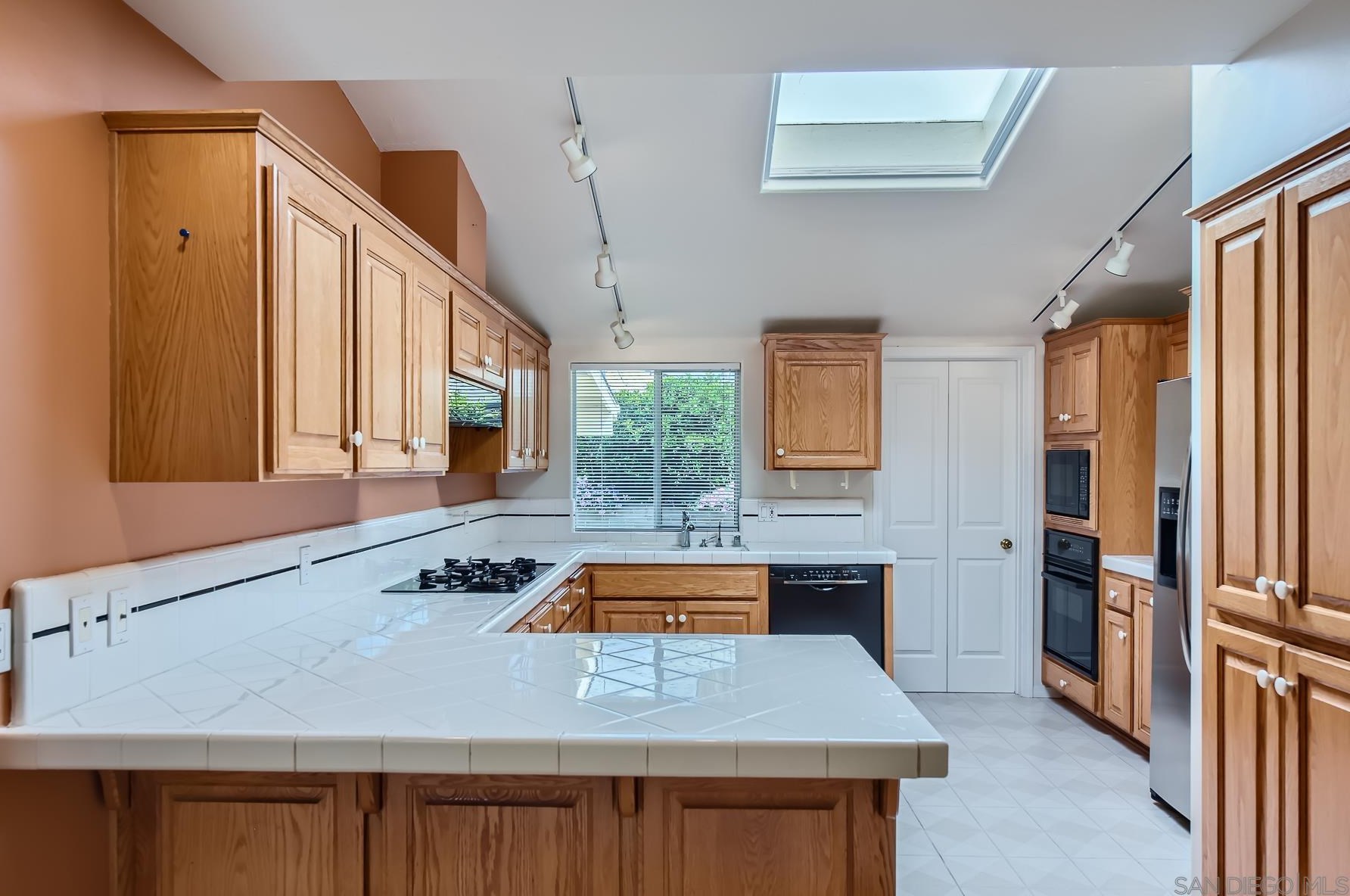 5482 Brunswick Ave, San Diego CA 92120-1903 exterior