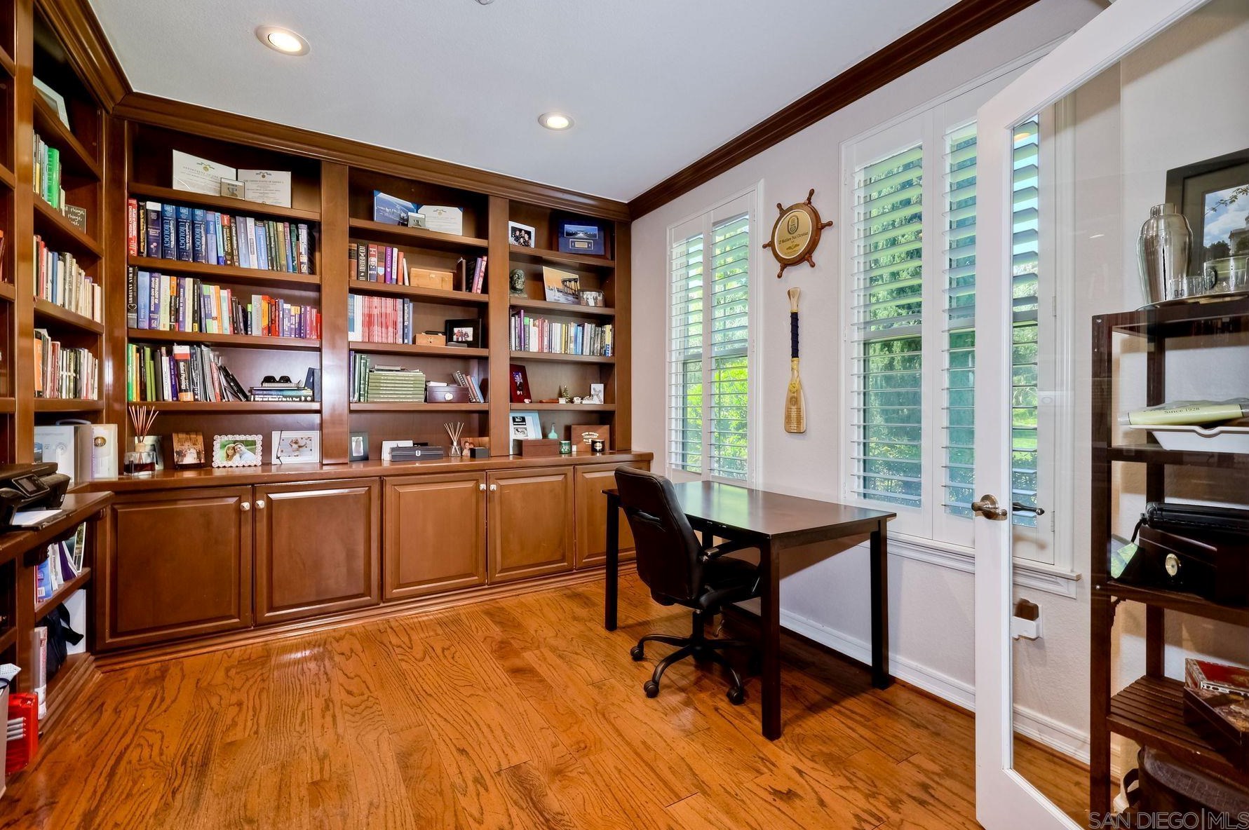 2841 Piantino Cir, San Diego CA  92108-4762 exterior