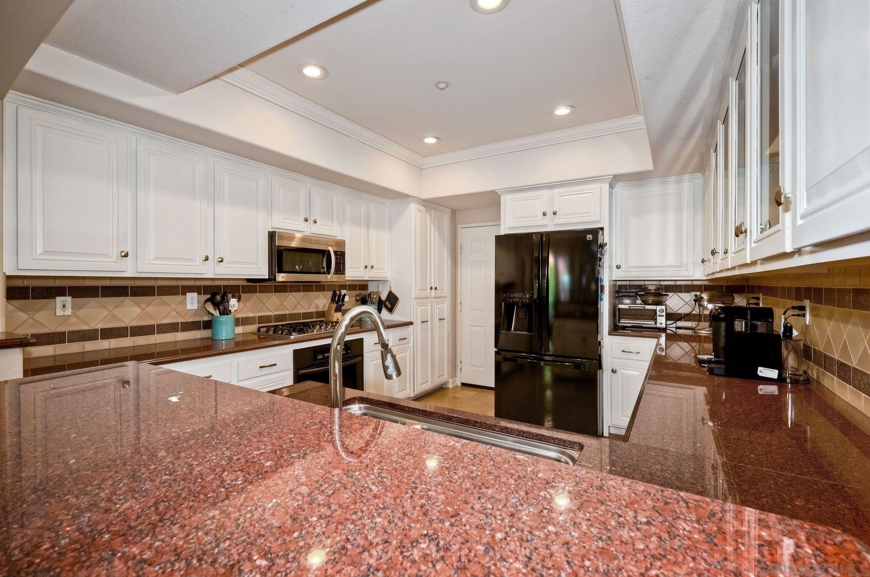 2841 Piantino Cir, San Diego CA  92108-4762 exterior