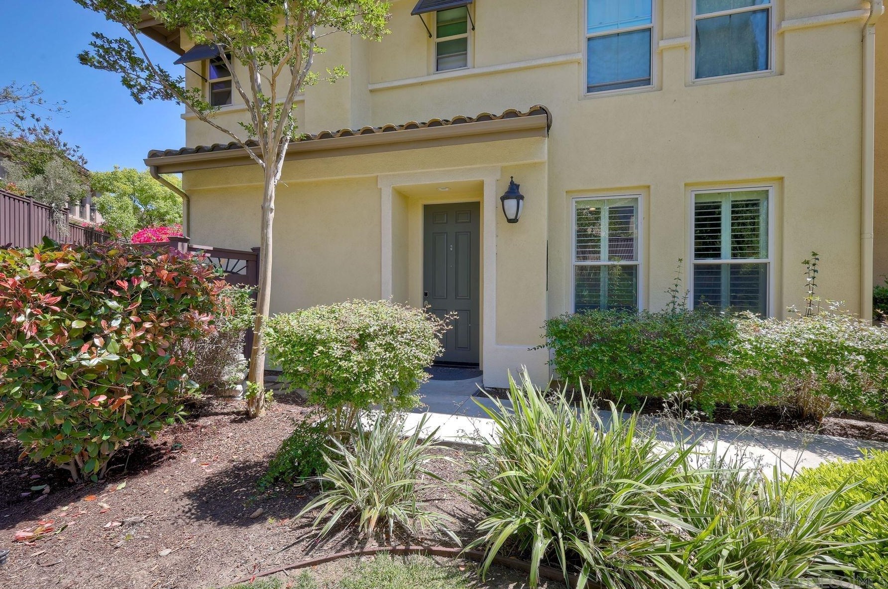 2841 Piantino Cir, San Diego CA  92108-4762 exterior