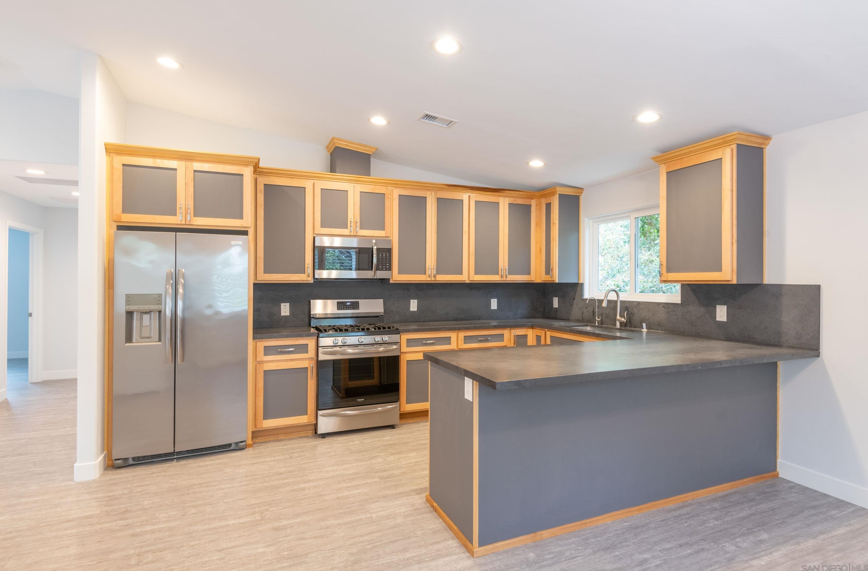 4650 La Rueda Dr, La Mesa CA 91941-5749 exterior