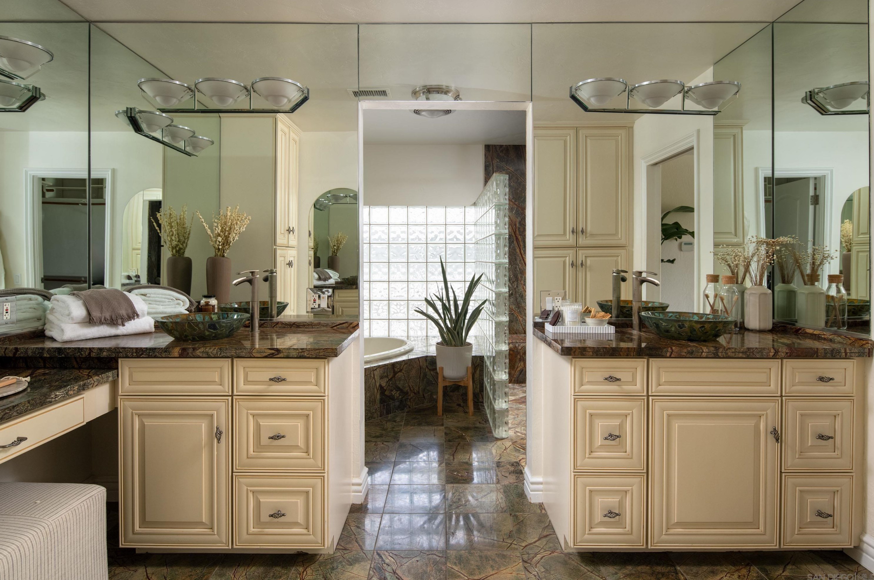 4650 La Rueda Dr, La Mesa CA 91941-5749 exterior