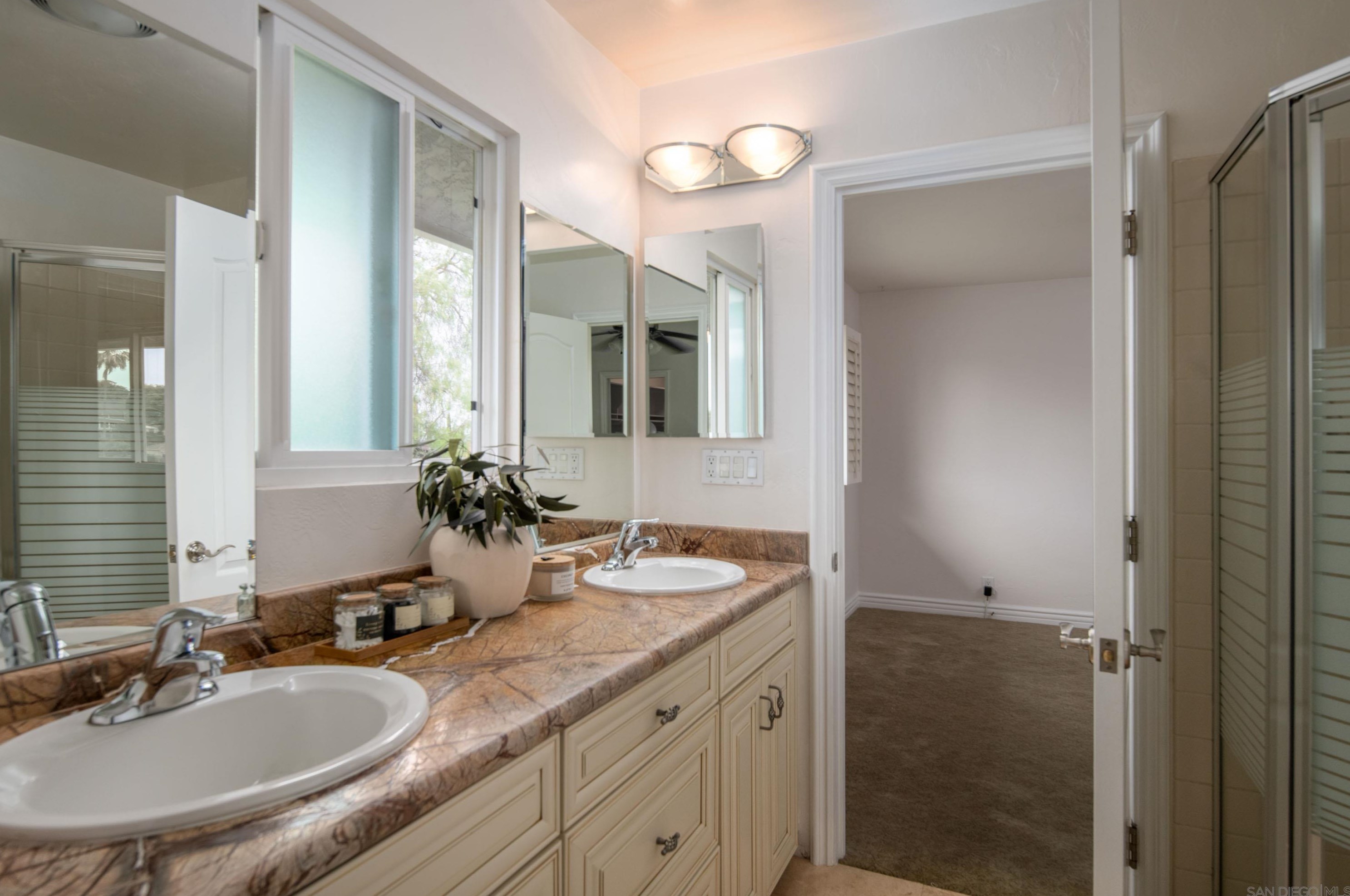 4650 La Rueda Dr, La Mesa CA 91941-5749 exterior