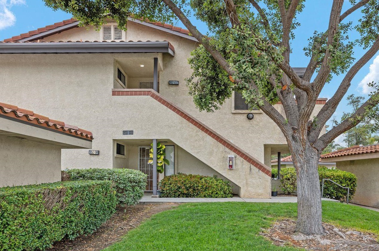 992 Lupine Hills Dr, Vista CA  92081-5369 exterior