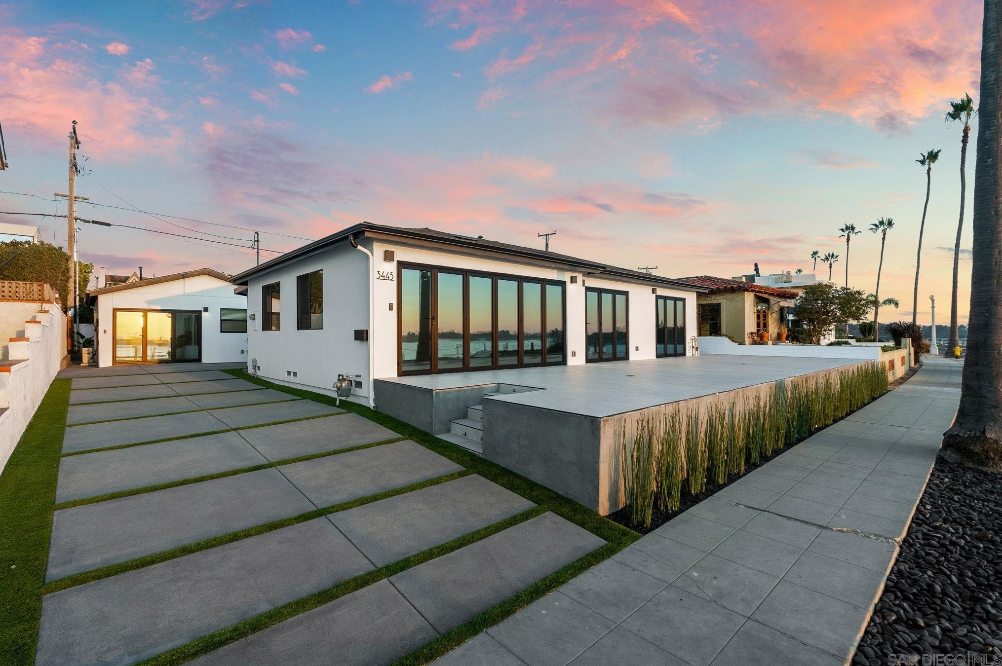 3445 Riviera Dr, San Diego CA 92109-5337 exterior