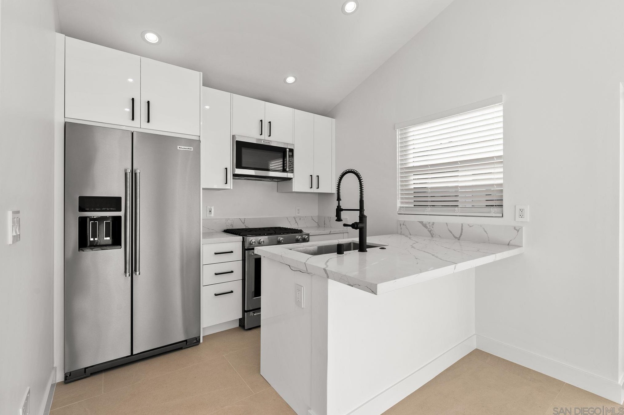 3445 Riviera Dr, San Diego CA 92109-5337 exterior