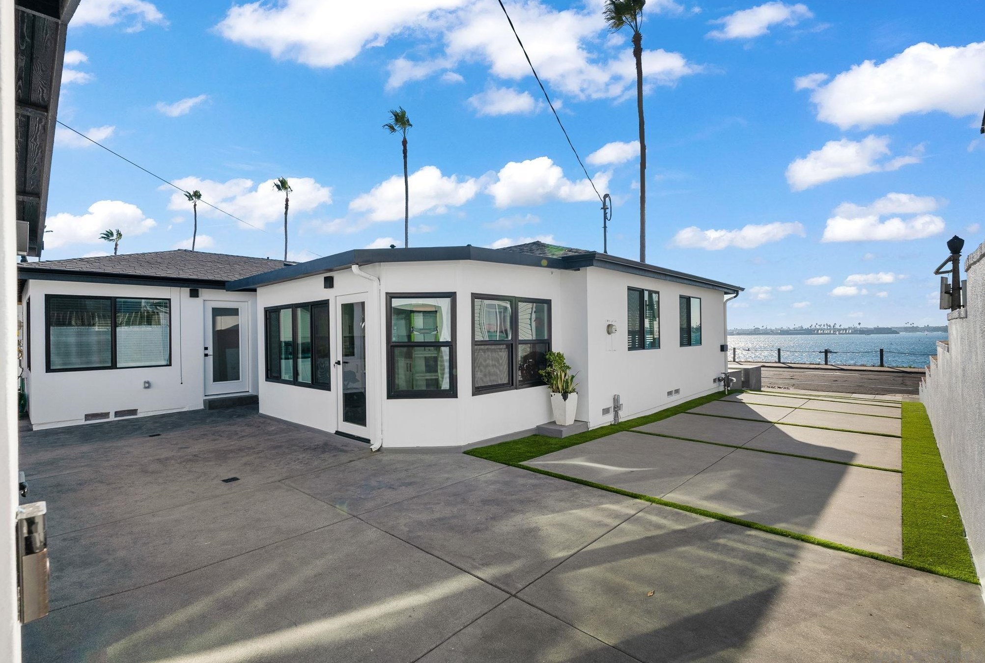 3445 Riviera Dr, San Diego CA 92109-5337 exterior