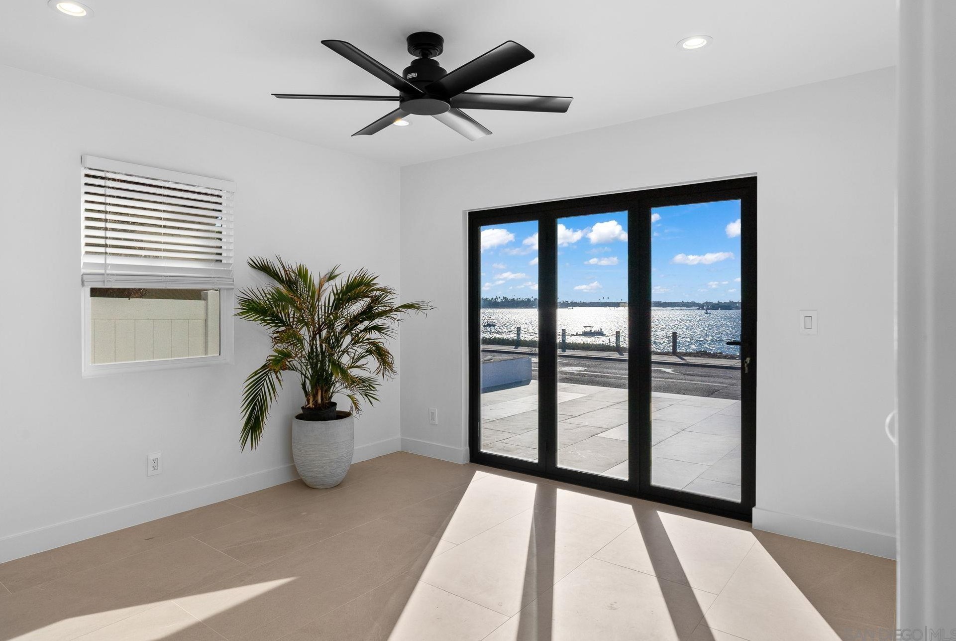 3445 Riviera Dr, San Diego CA 92109-5337 exterior