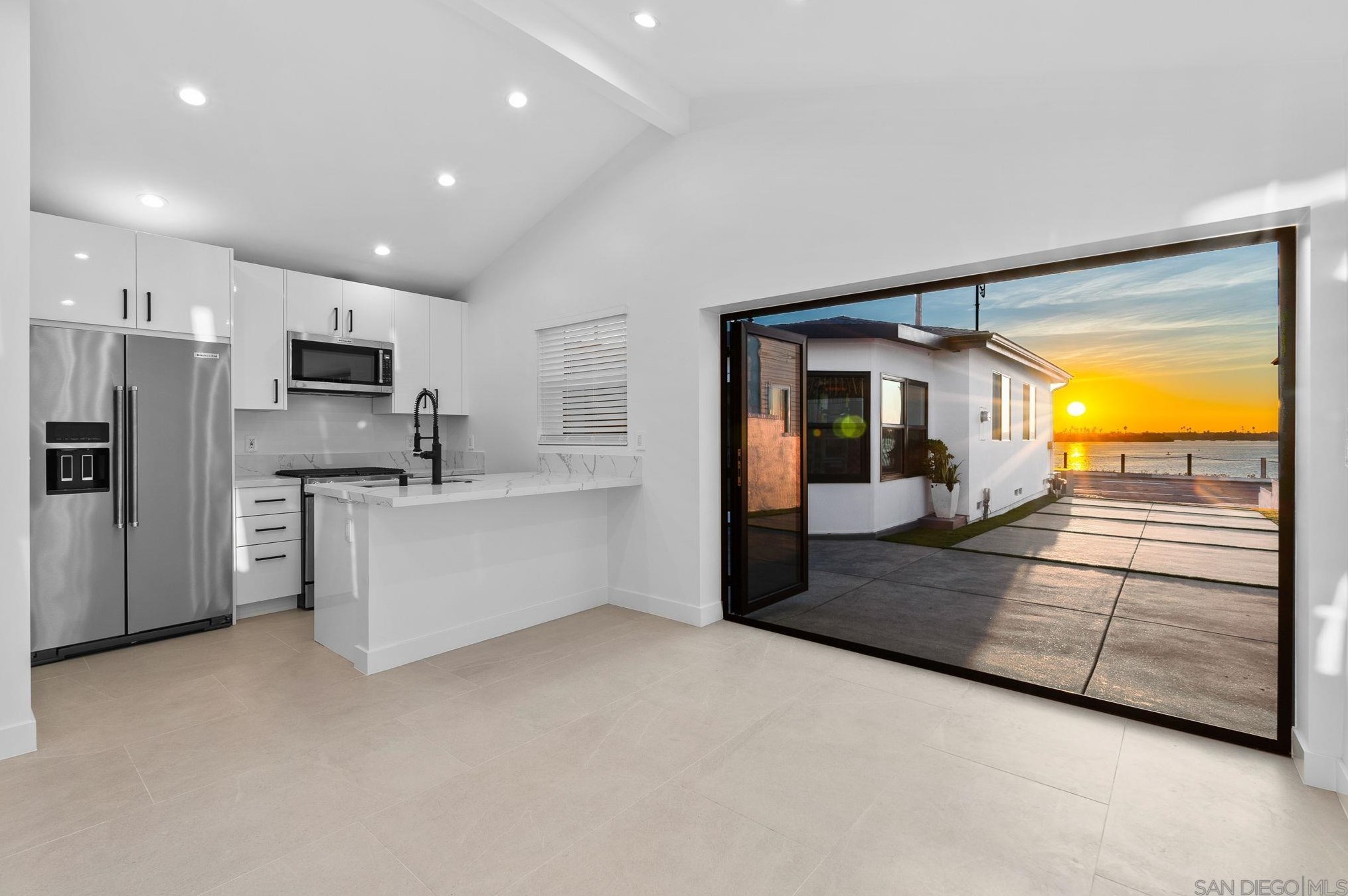 3445 Riviera Dr, San Diego CA 92109-5337 exterior