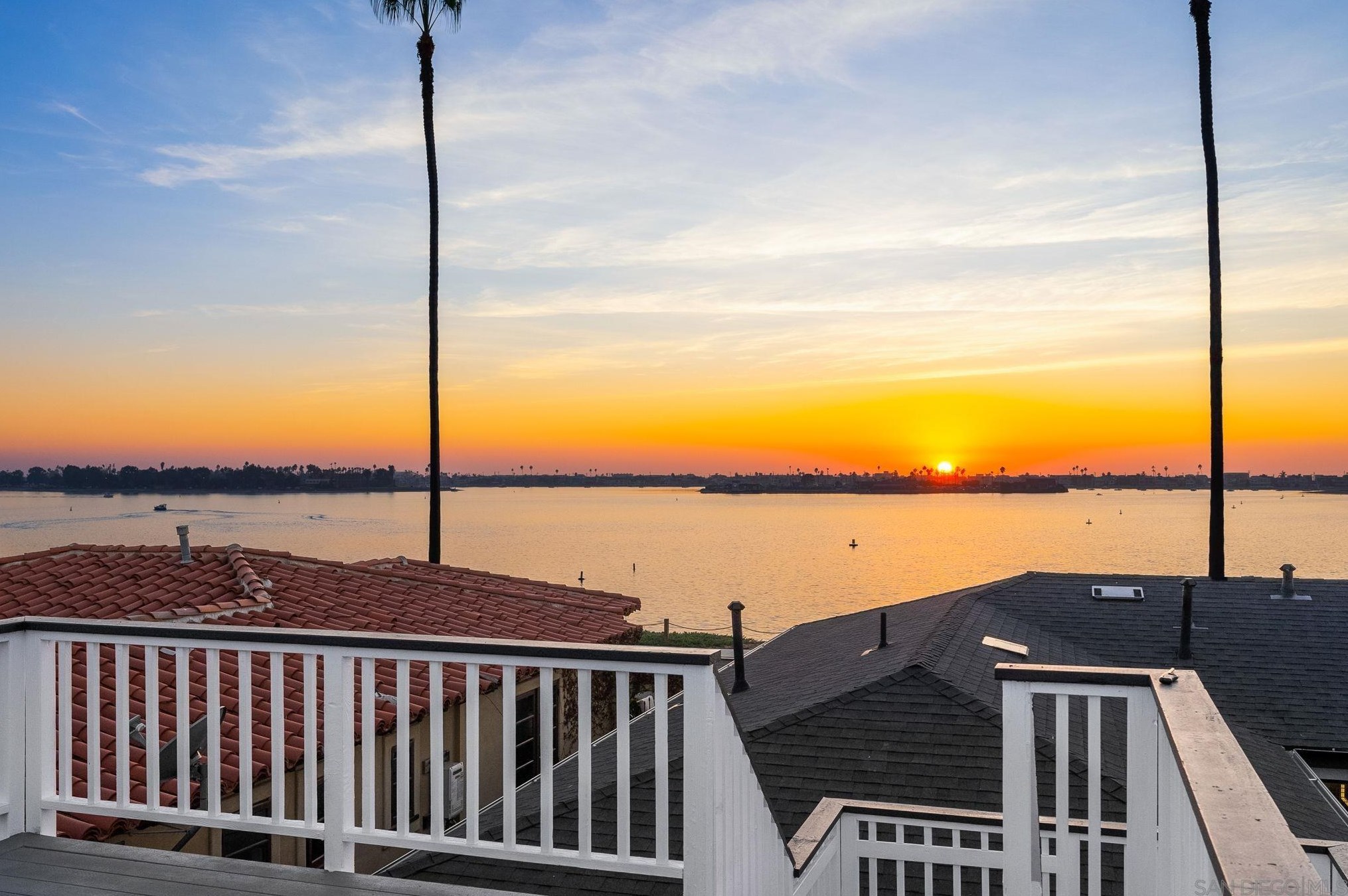 3445 Riviera Dr, San Diego CA 92109-5337 exterior