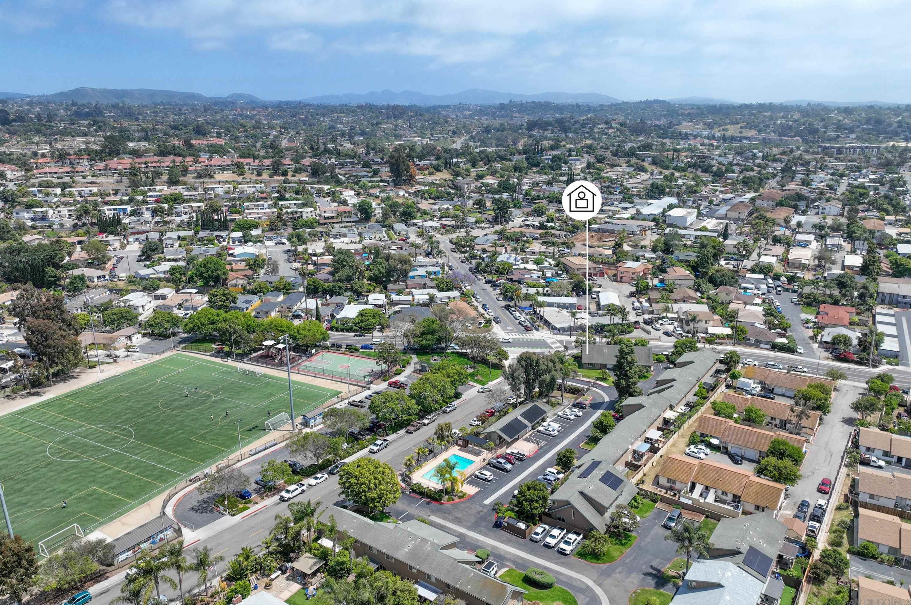 900 Citrus Ave, Vista CA  92084-4300 exterior
