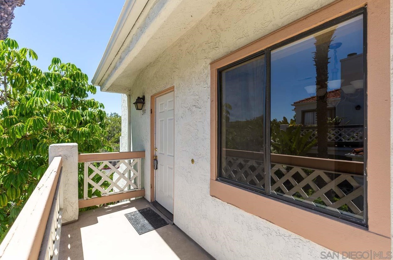 9370 Twin Trails Dr, San Diego CA  92129-2667 exterior