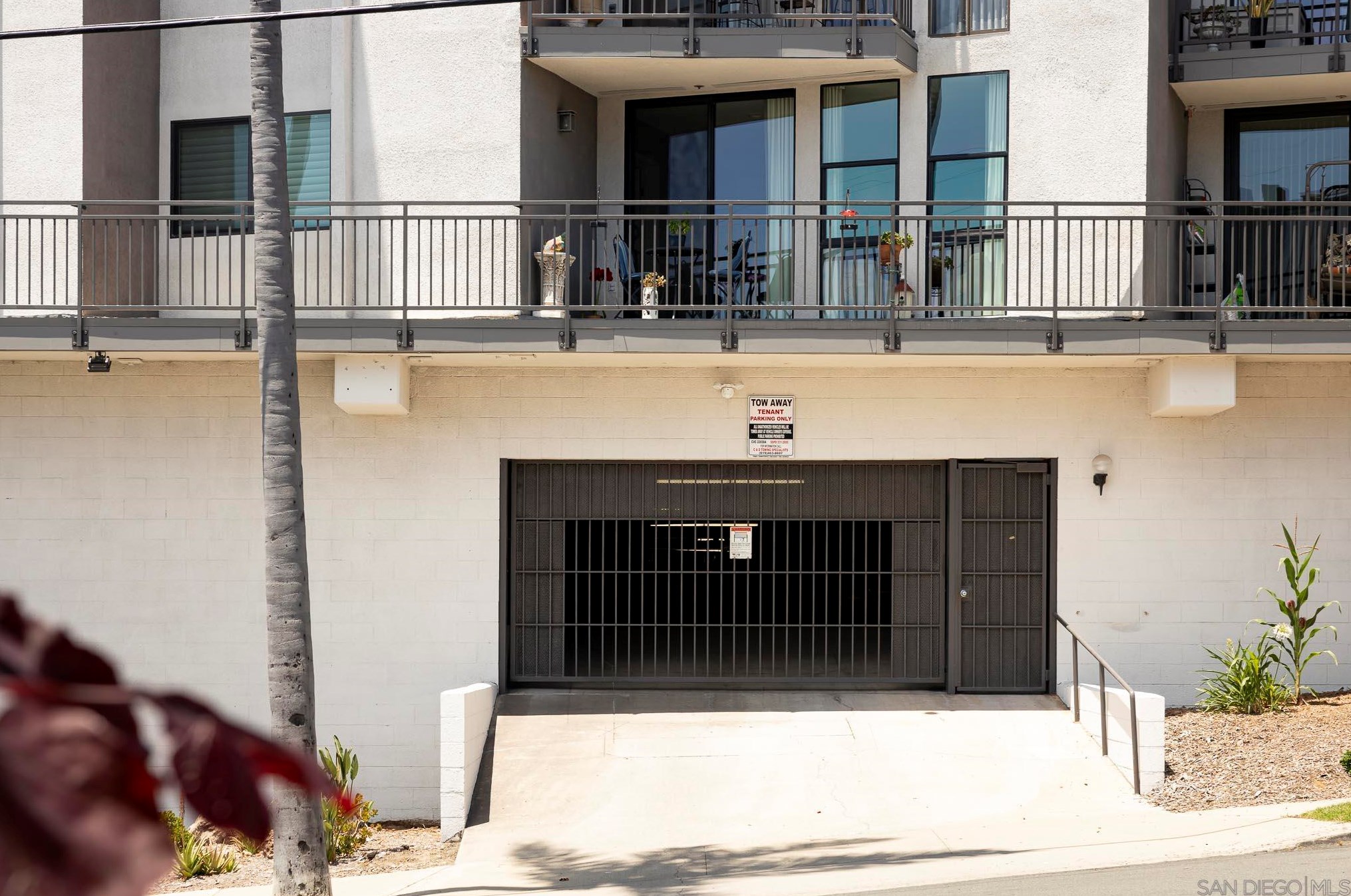 2414 Front St, San Diego CA  92101-1428 exterior