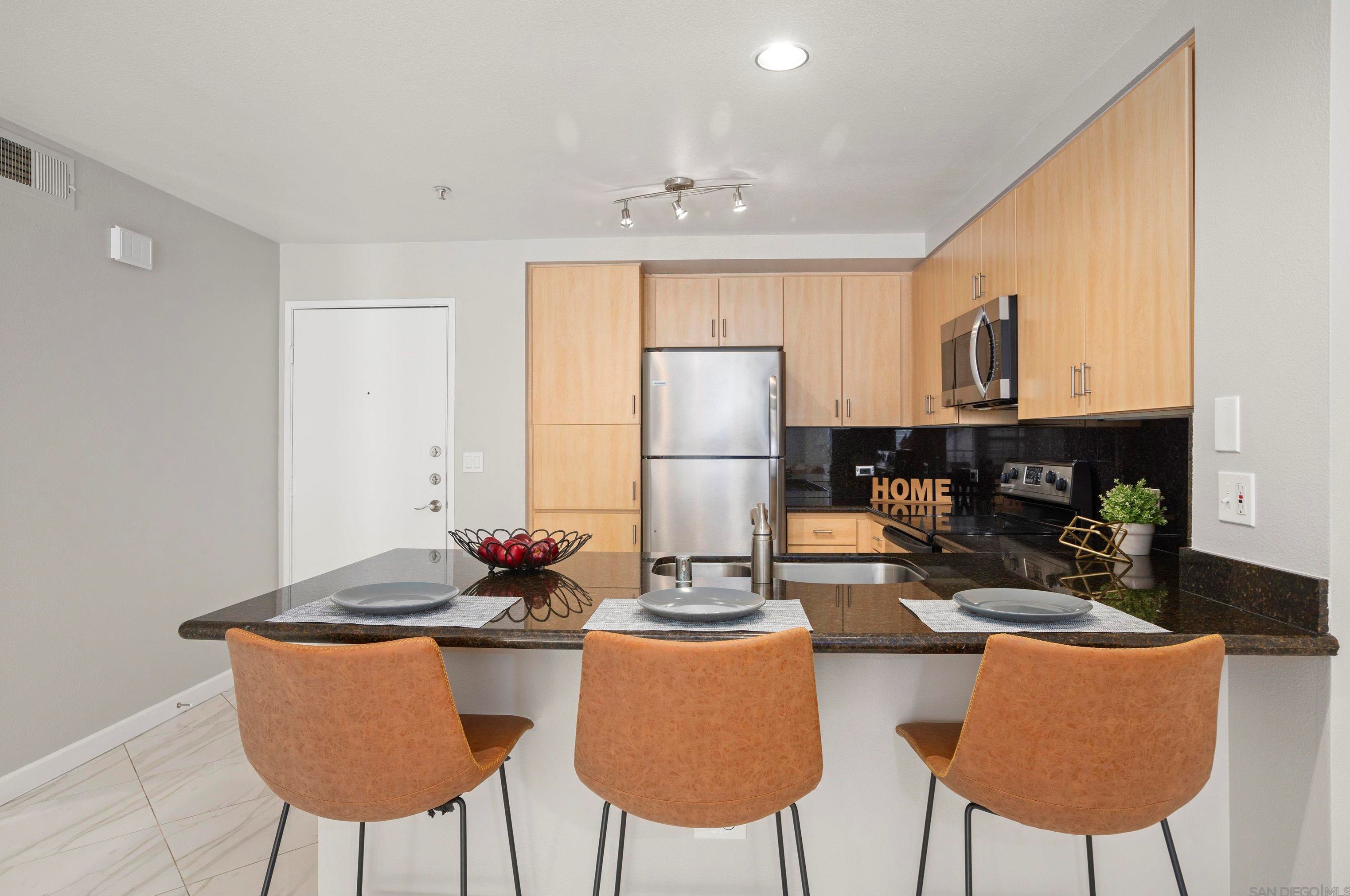 101 Market St, San Diego CA  92101-6800 exterior