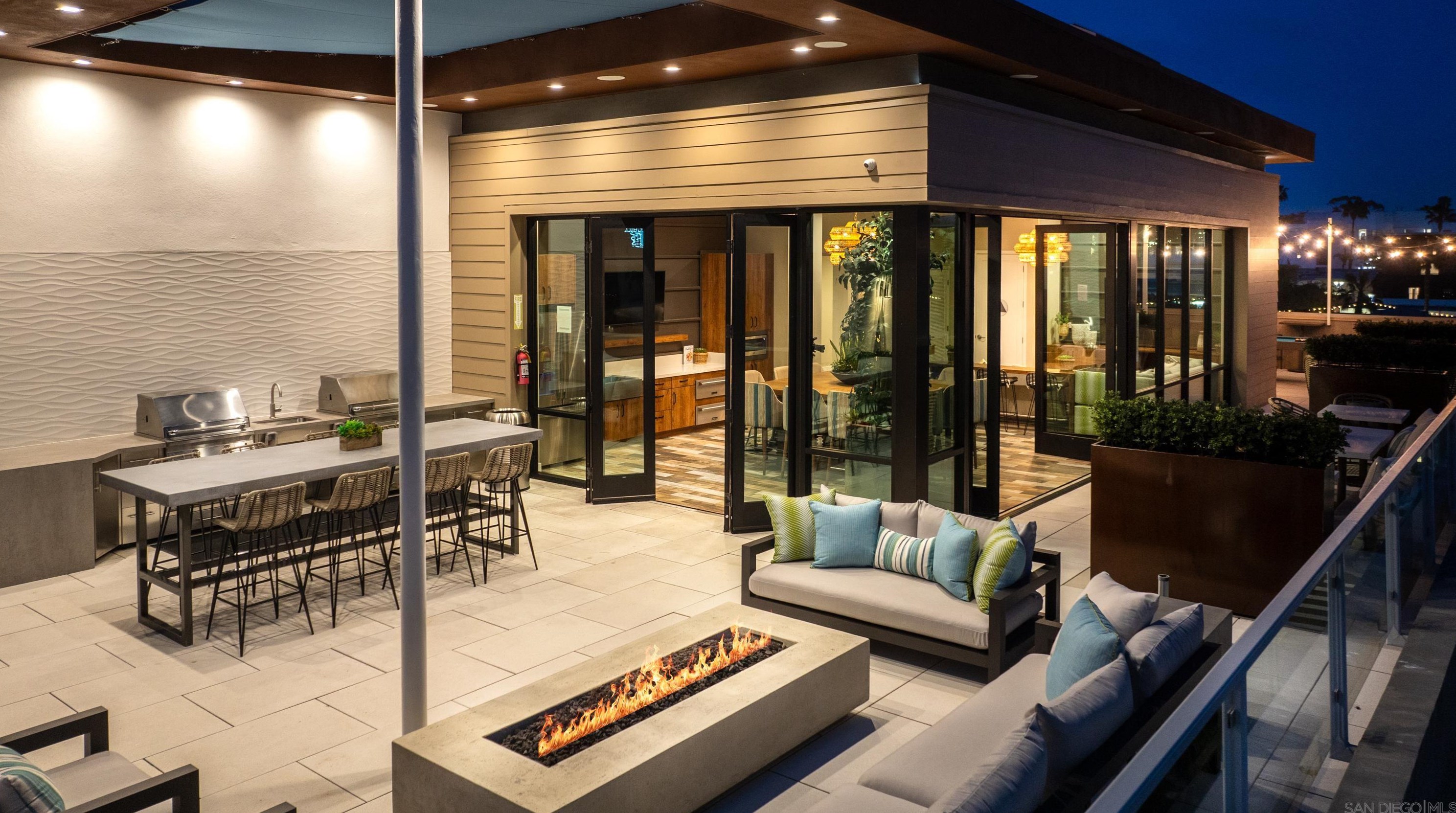 355 Cleveland St, Oceanside CA 92054-2529 exterior