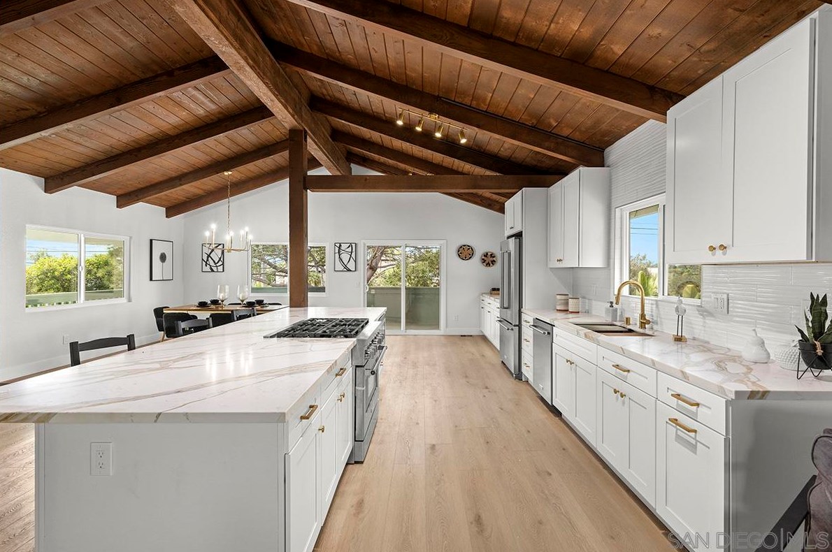 1283 Eolus Ave, Encinitas CA 92024-2186 exterior