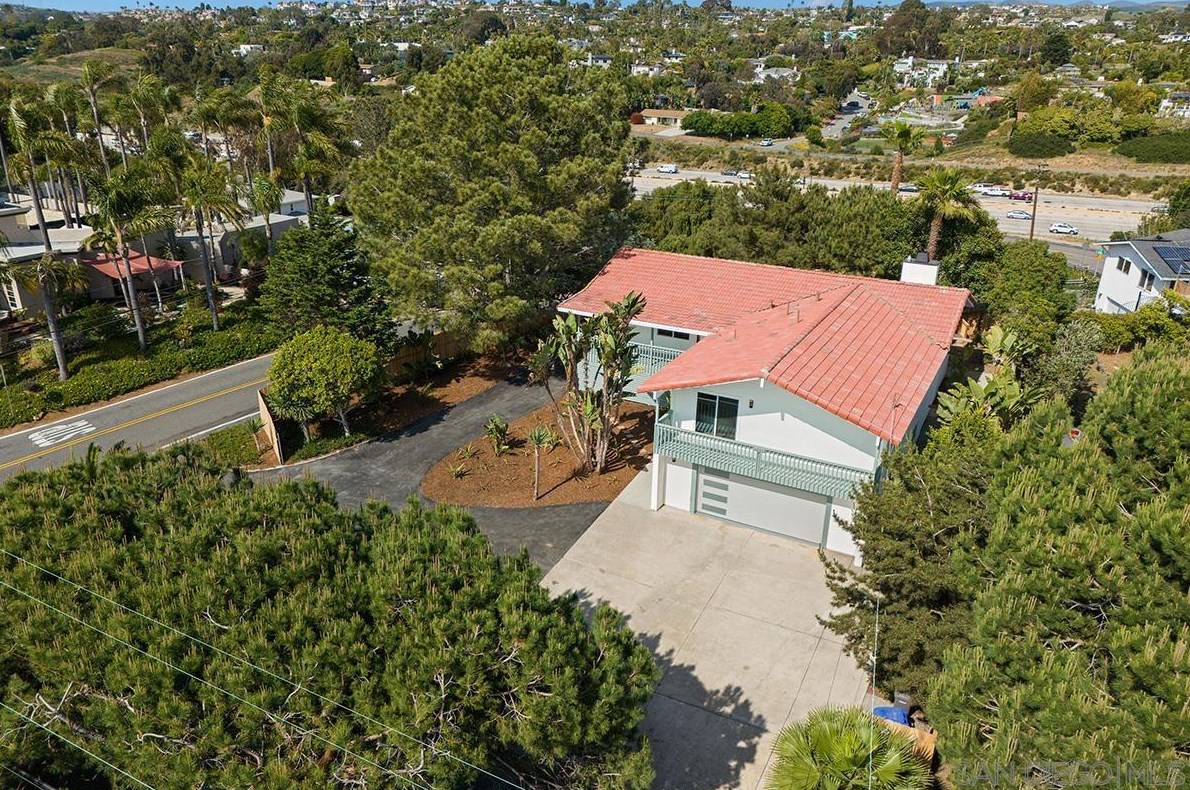 1283 Eolus Ave, Encinitas CA 92024-2186 exterior